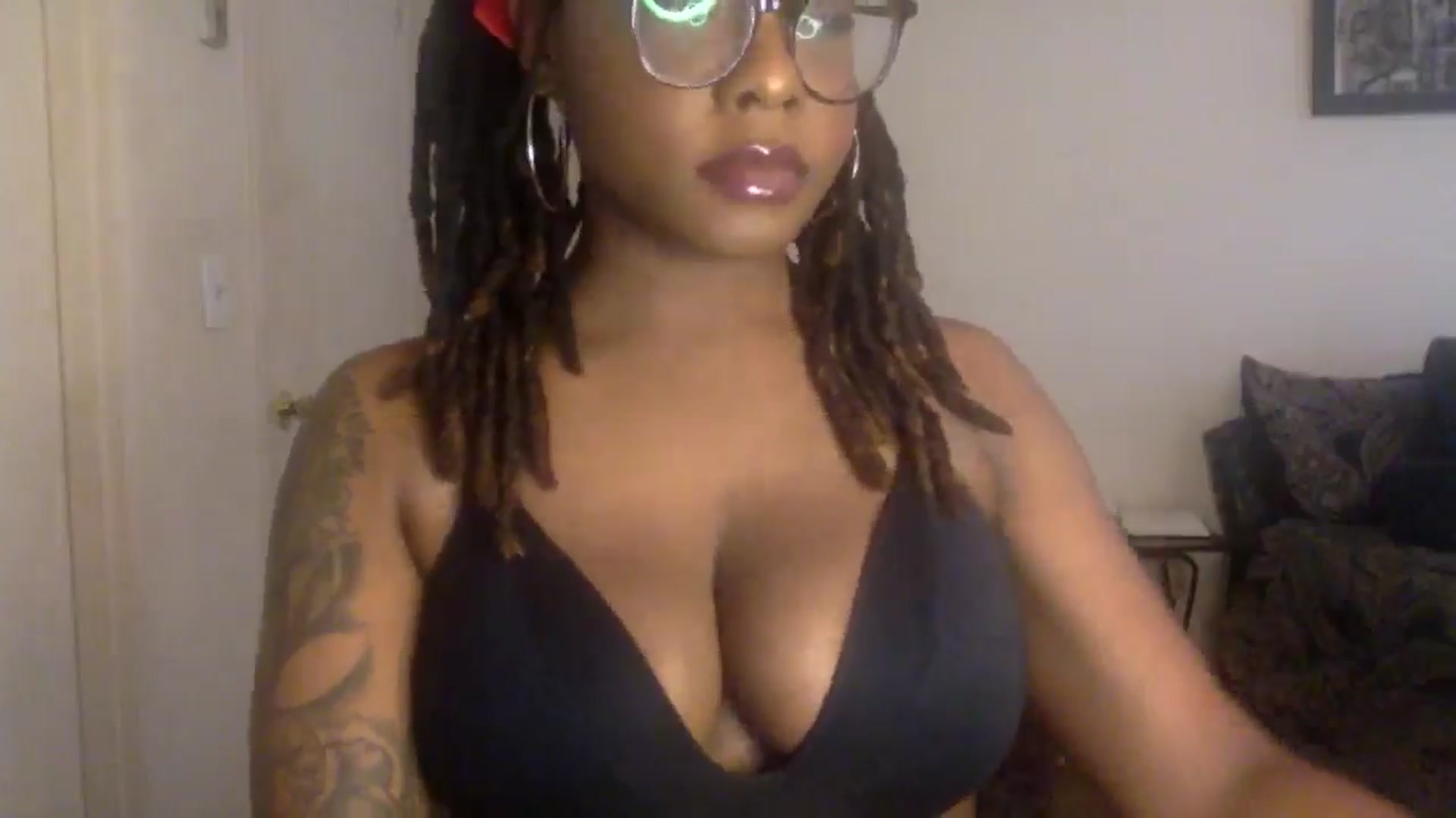 Gallery image thumbnail from warmhoney888's myfreecams stream on, 08/05/2025, 15:09 image 2 of 20