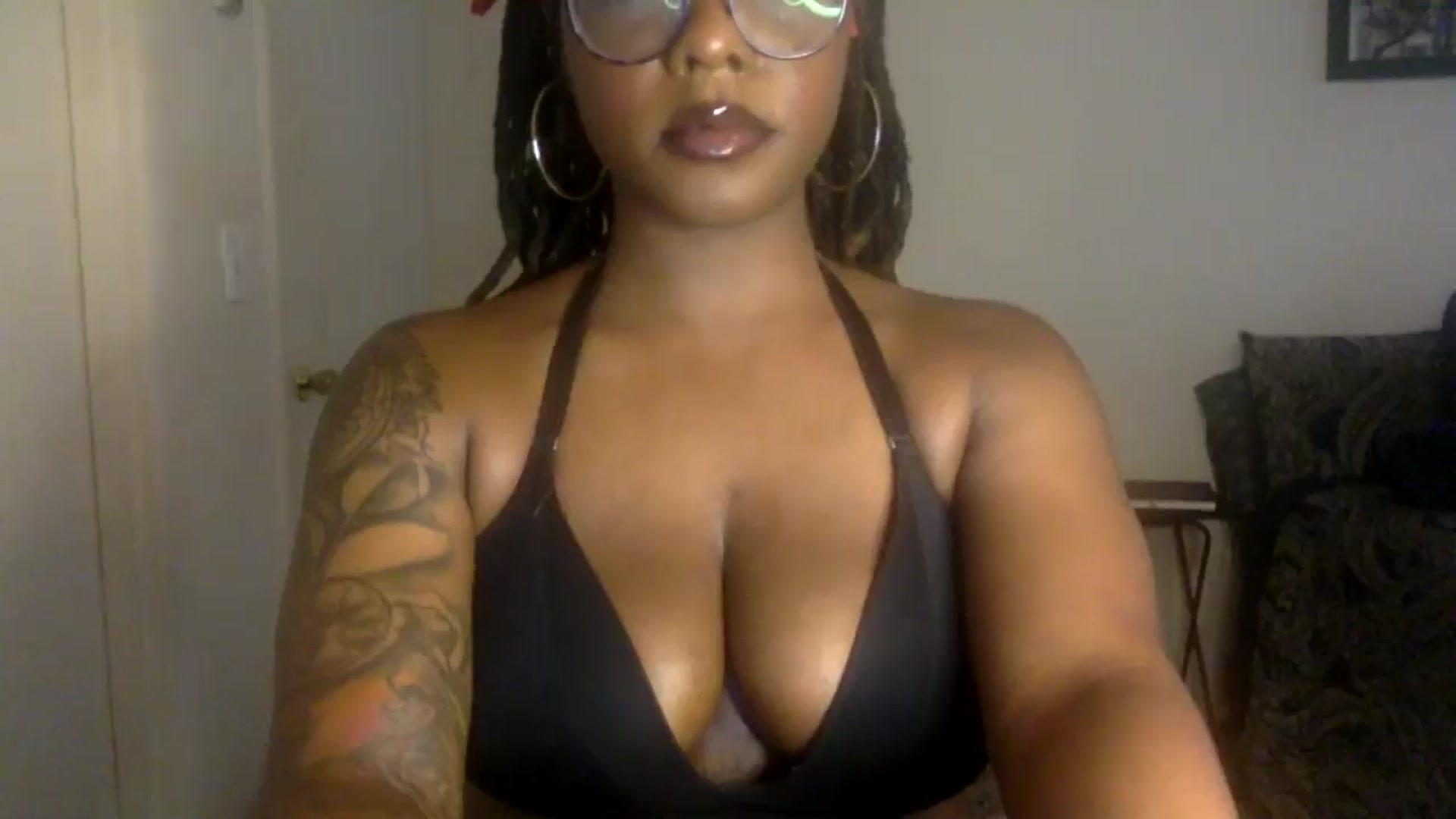 Gallery image thumbnail from warmhoney888's myfreecams stream on, 08/09/2025, 21:37 image 4 of 20
