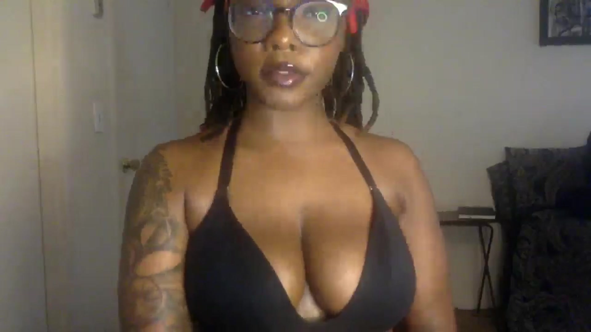 Gallery image thumbnail from warmhoney888's myfreecams stream on, 08/09/2025, 21:37 image 15 of 20