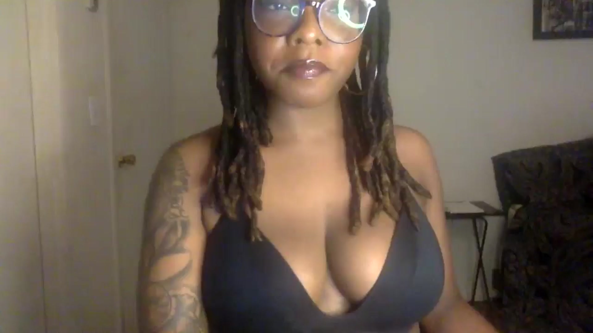 Gallery image thumbnail from warmhoney888's myfreecams stream on, 08/12/2025, 12:28 image 1 of 20