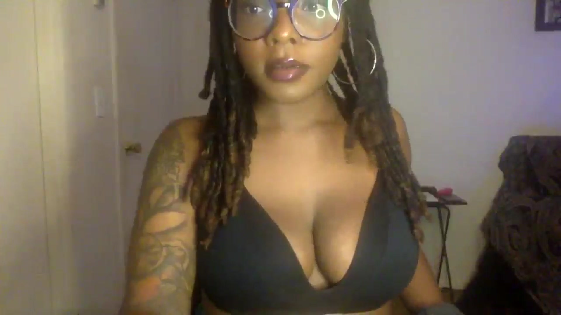 Gallery image thumbnail from warmhoney888's myfreecams stream on, 08/19/2025, 07:47 image 15 of 20