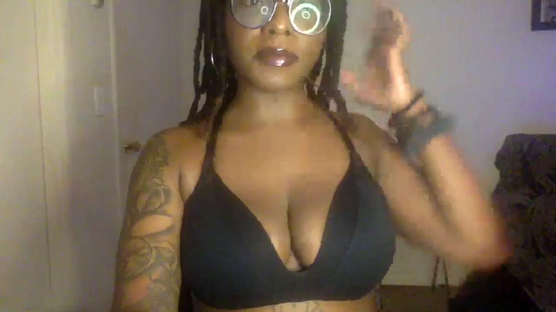 Gallery image thumbnail from warmhoney888's myfreecams stream on, 08/19/2025, 07:47 image 18 of 20