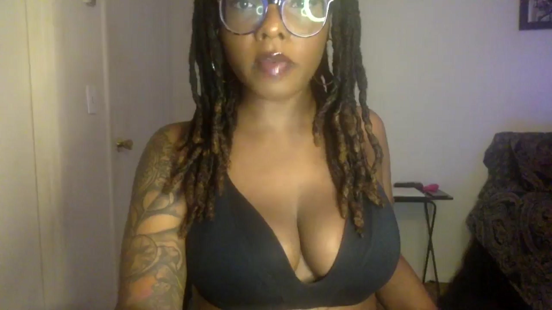 Gallery image thumbnail from warmhoney888's myfreecams stream on, 08/19/2025, 07:47 image 5 of 20