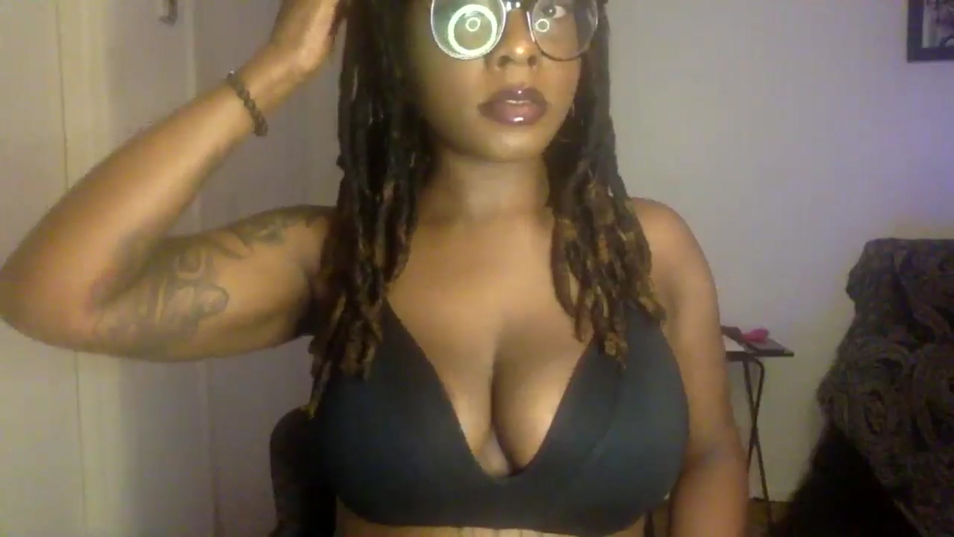 Gallery image thumbnail from warmhoney888's myfreecams stream on, 08/19/2025, 07:47 image 11 of 20