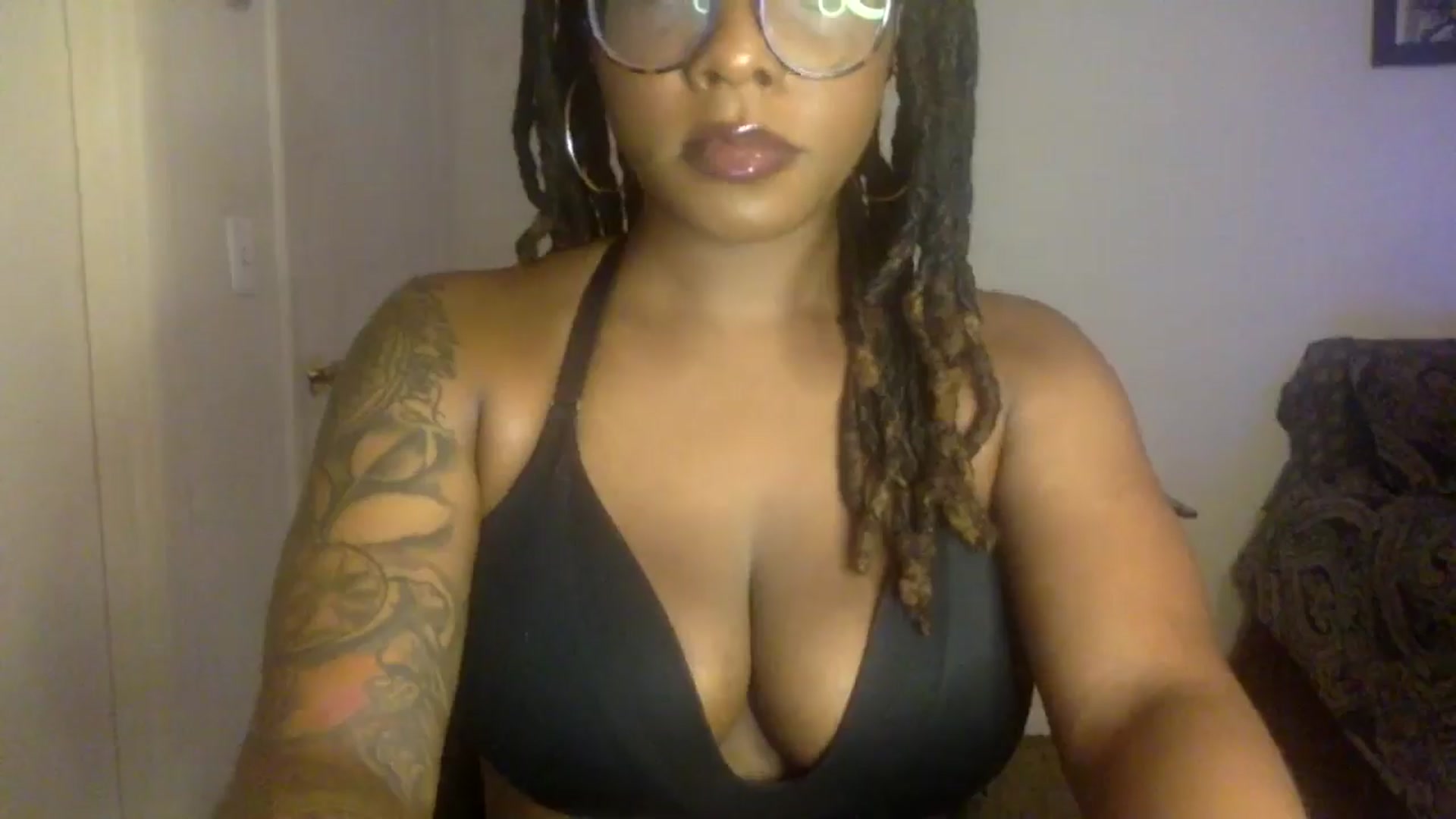 Gallery image thumbnail from warmhoney888's myfreecams stream on, 08/19/2025, 07:47 image 7 of 20