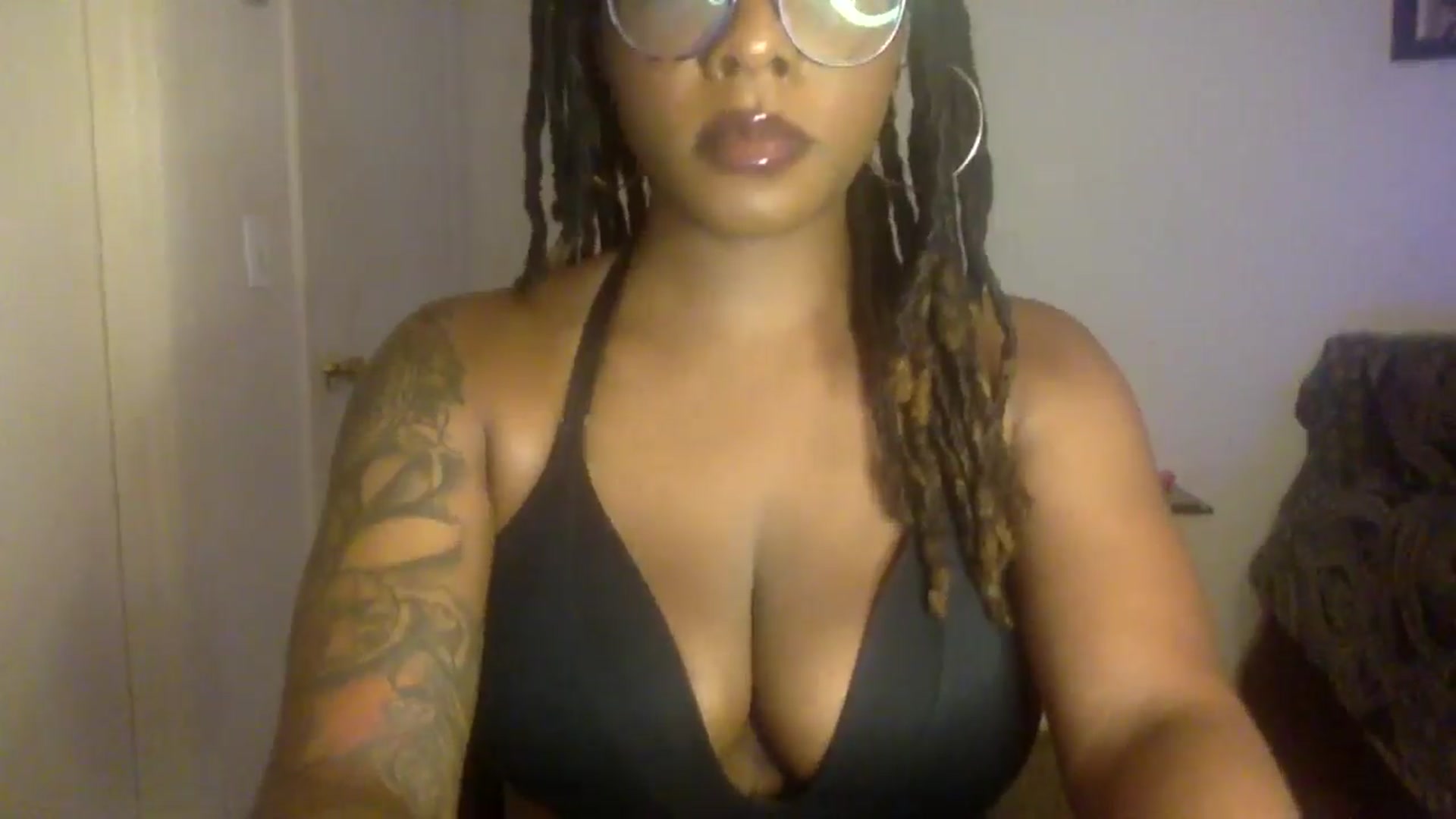 Gallery image thumbnail from warmhoney888's myfreecams stream on, 08/19/2025, 07:47 image 16 of 20