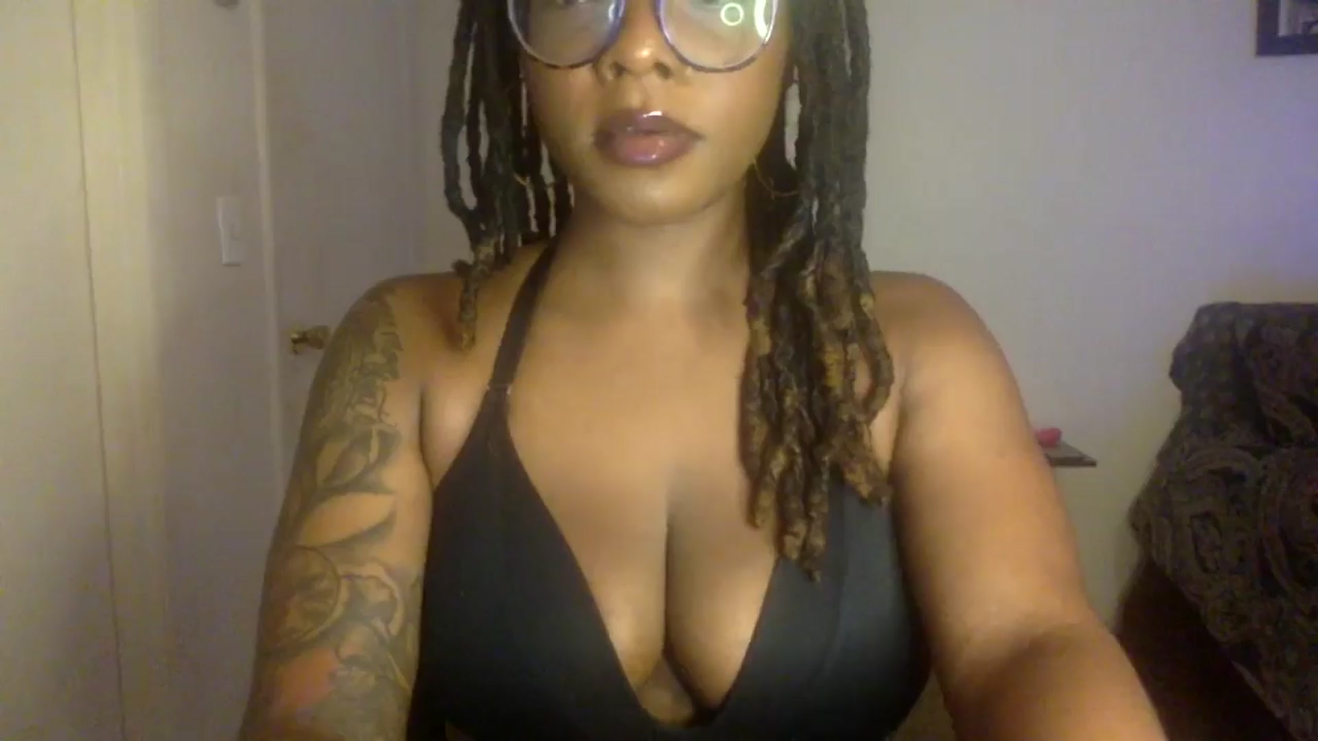 Gallery image thumbnail from warmhoney888's myfreecams stream on, 08/19/2025, 07:47 image 9 of 20