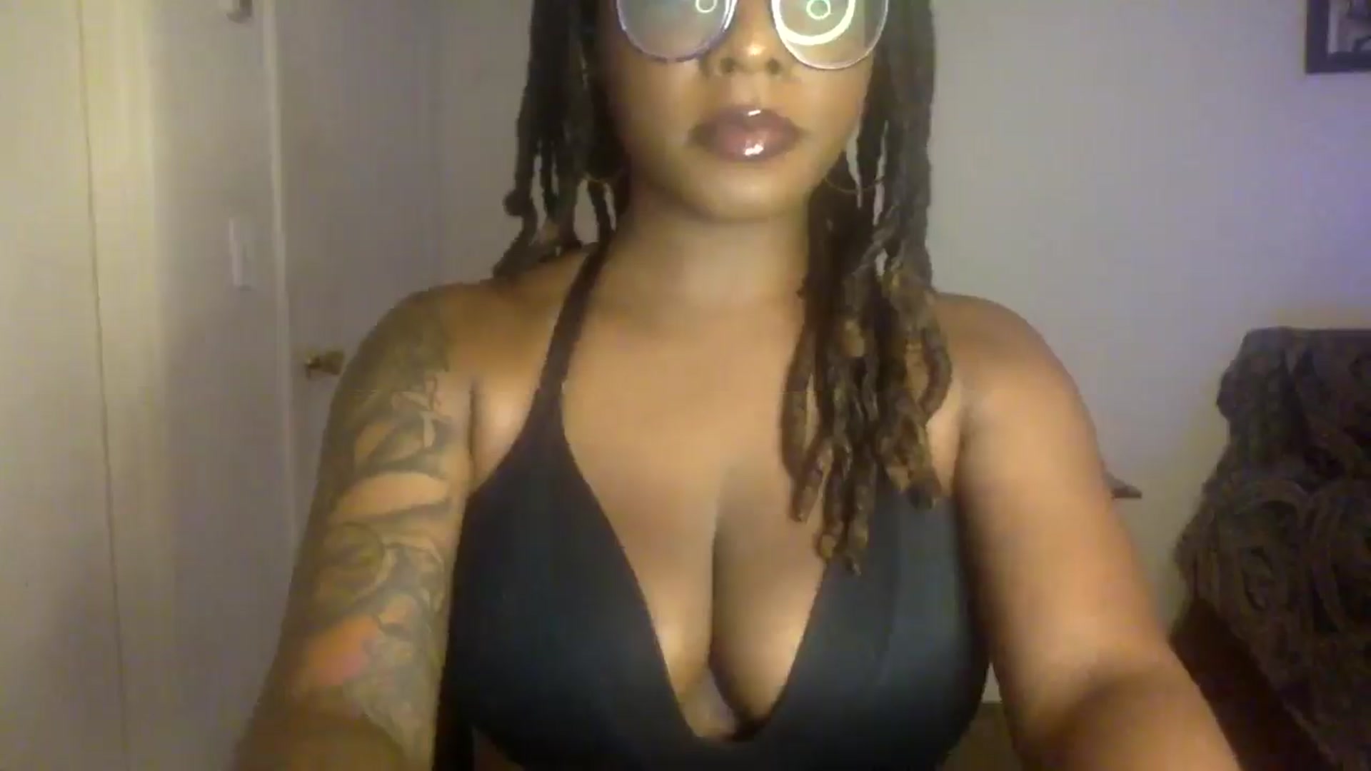 Gallery image thumbnail from warmhoney888's myfreecams stream on, 08/19/2025, 07:47 image 12 of 20