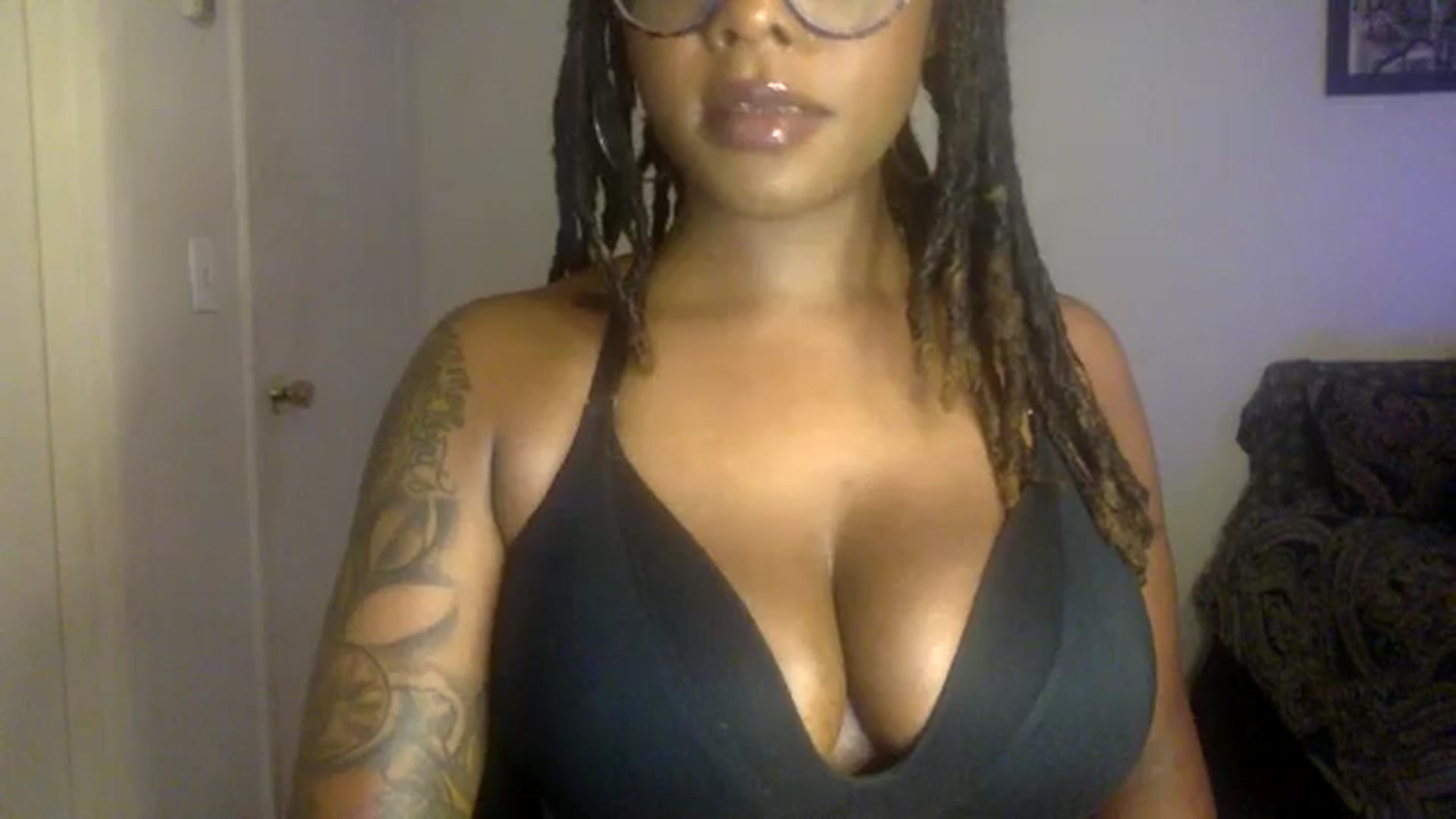 Gallery image thumbnail from warmhoney888's myfreecams stream on, 08/19/2025, 09:04 image 10 of 20