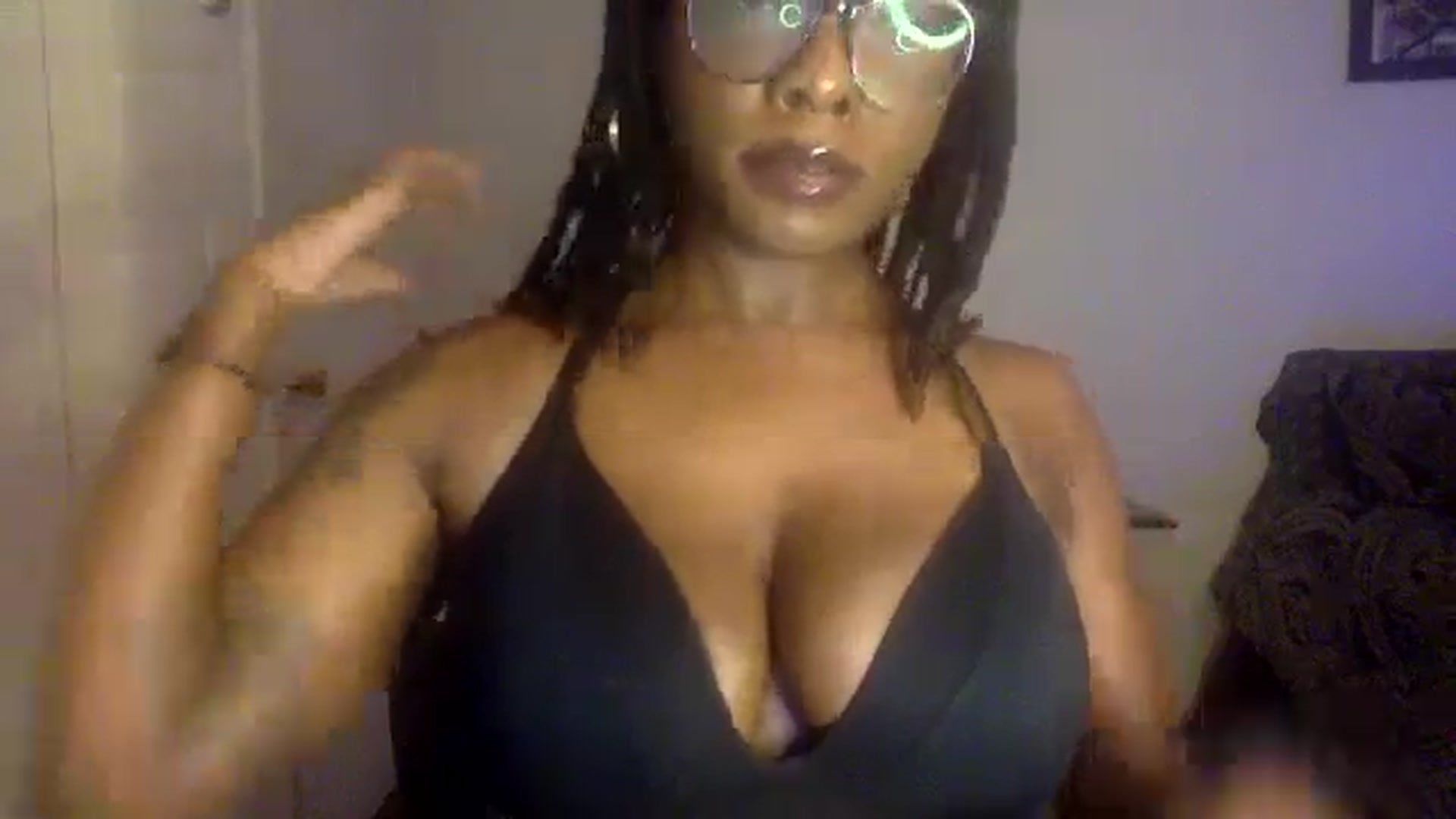 Gallery image thumbnail from warmhoney888's myfreecams stream on, 08/19/2025, 09:04 image 6 of 20