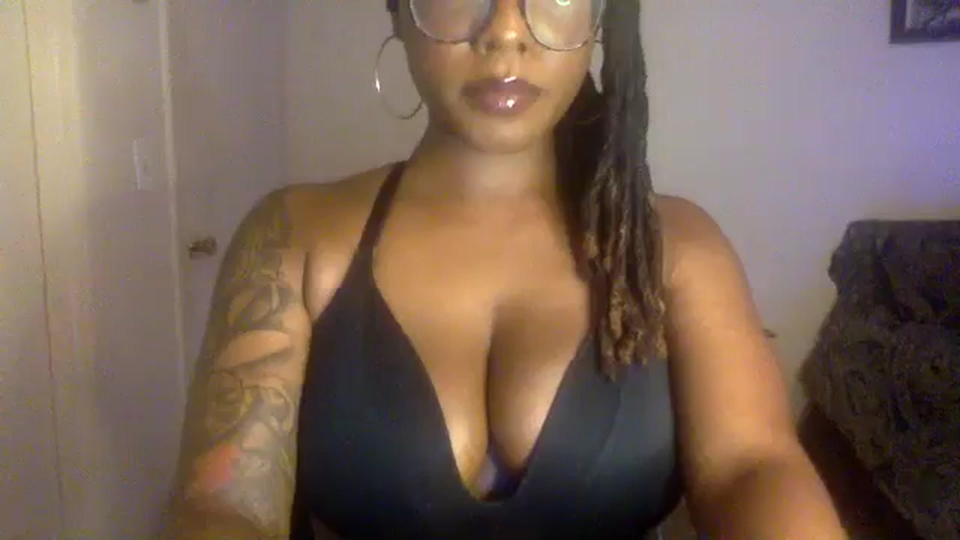 Gallery image thumbnail from warmhoney888's myfreecams stream on, 08/19/2025, 09:04 image 7 of 20