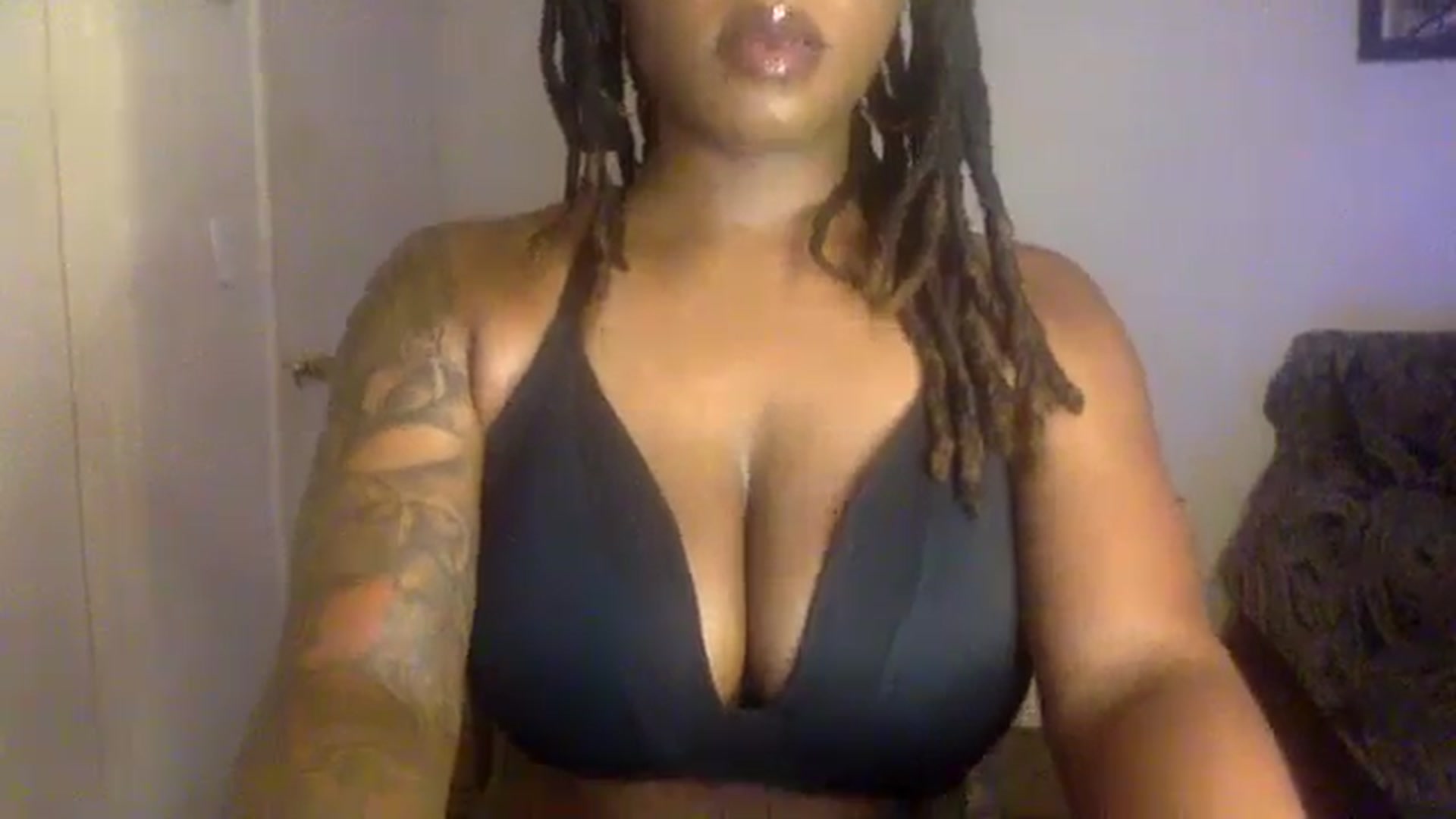 Gallery image thumbnail from warmhoney888's myfreecams stream on, 08/19/2025, 09:04 image 17 of 20