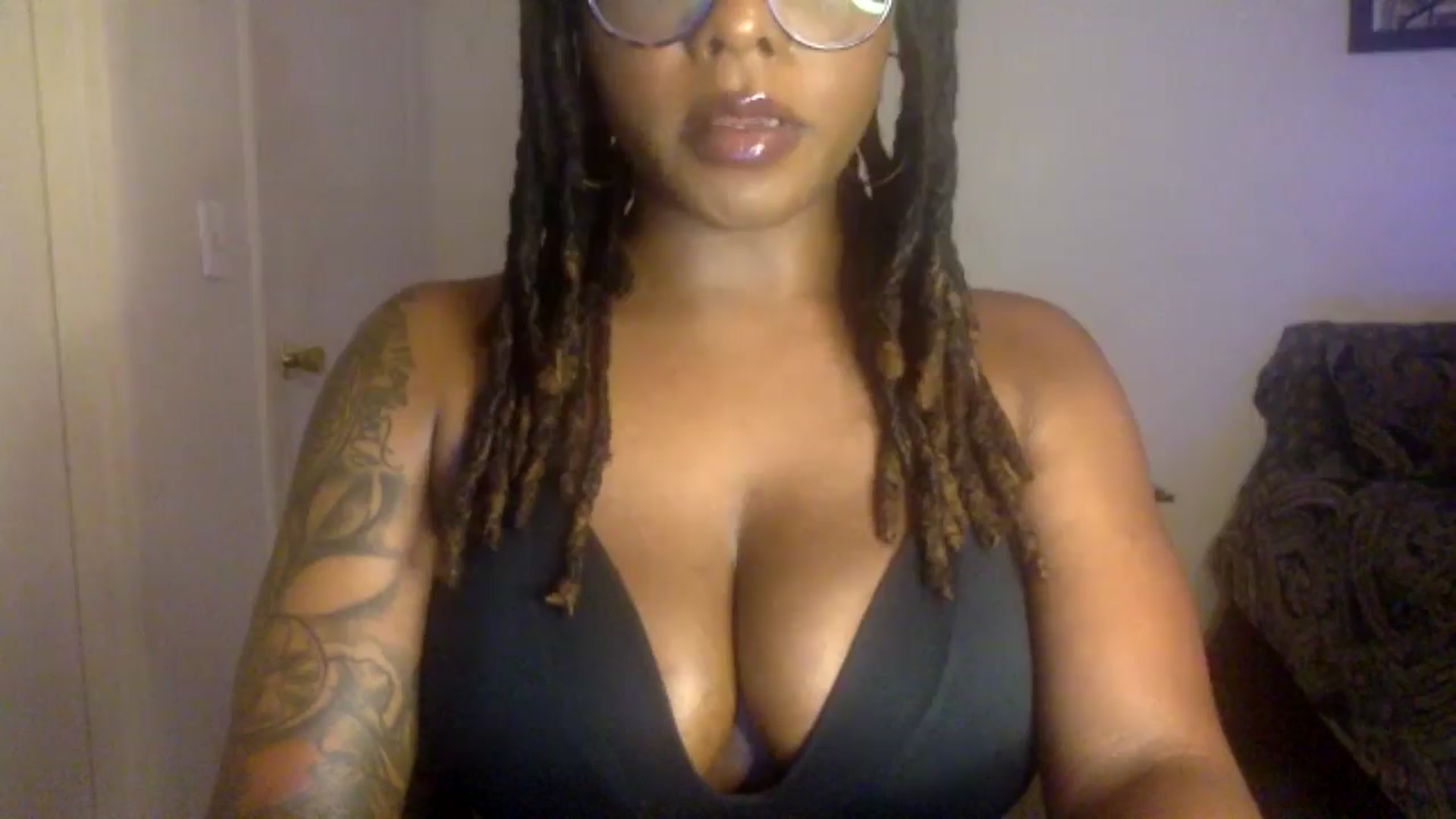Gallery image thumbnail from warmhoney888's myfreecams stream on, 08/19/2025, 09:04 image 3 of 20