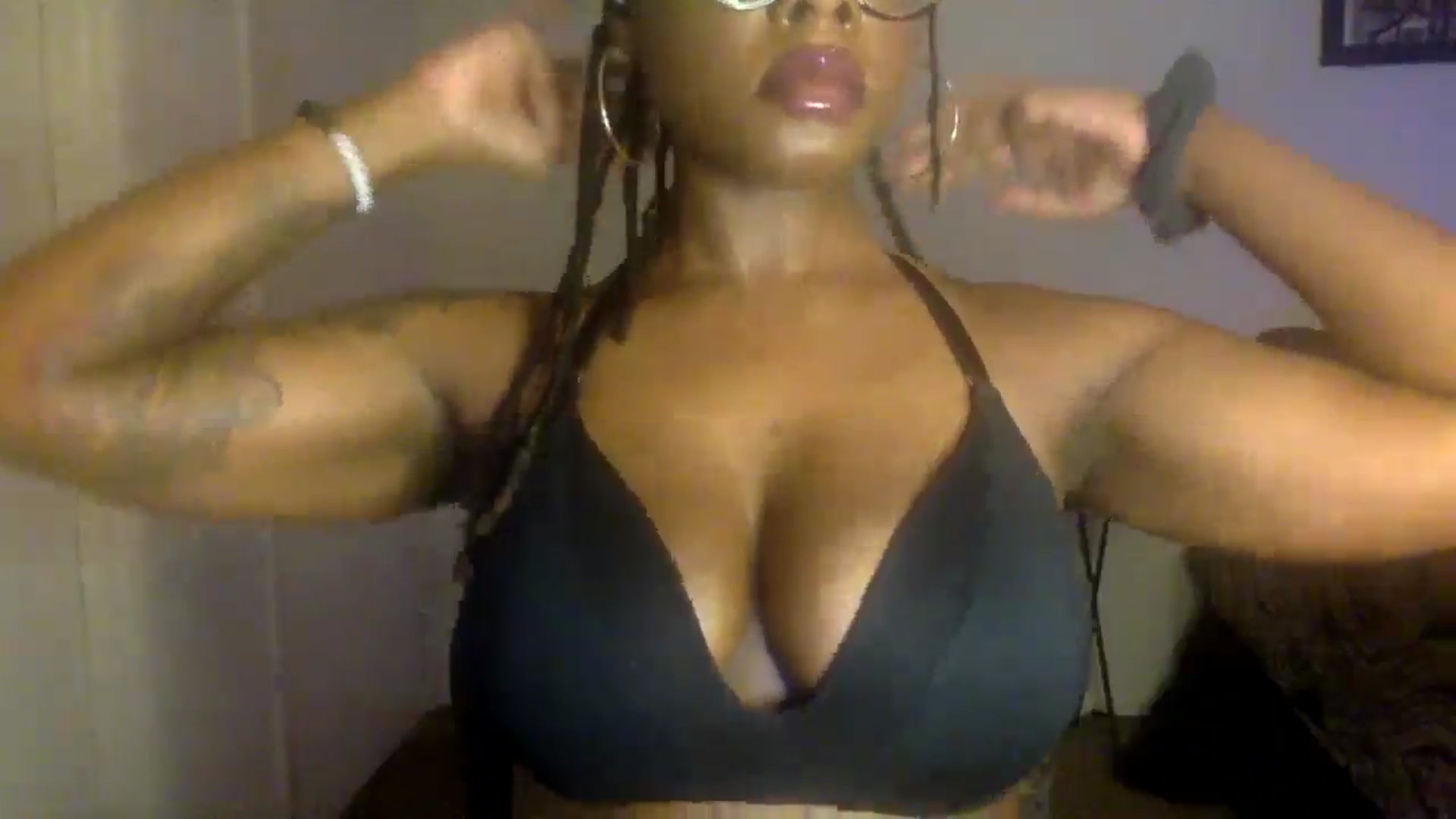 Gallery image thumbnail from warmhoney888's myfreecams stream on, 08/19/2025, 10:47 image 9 of 20