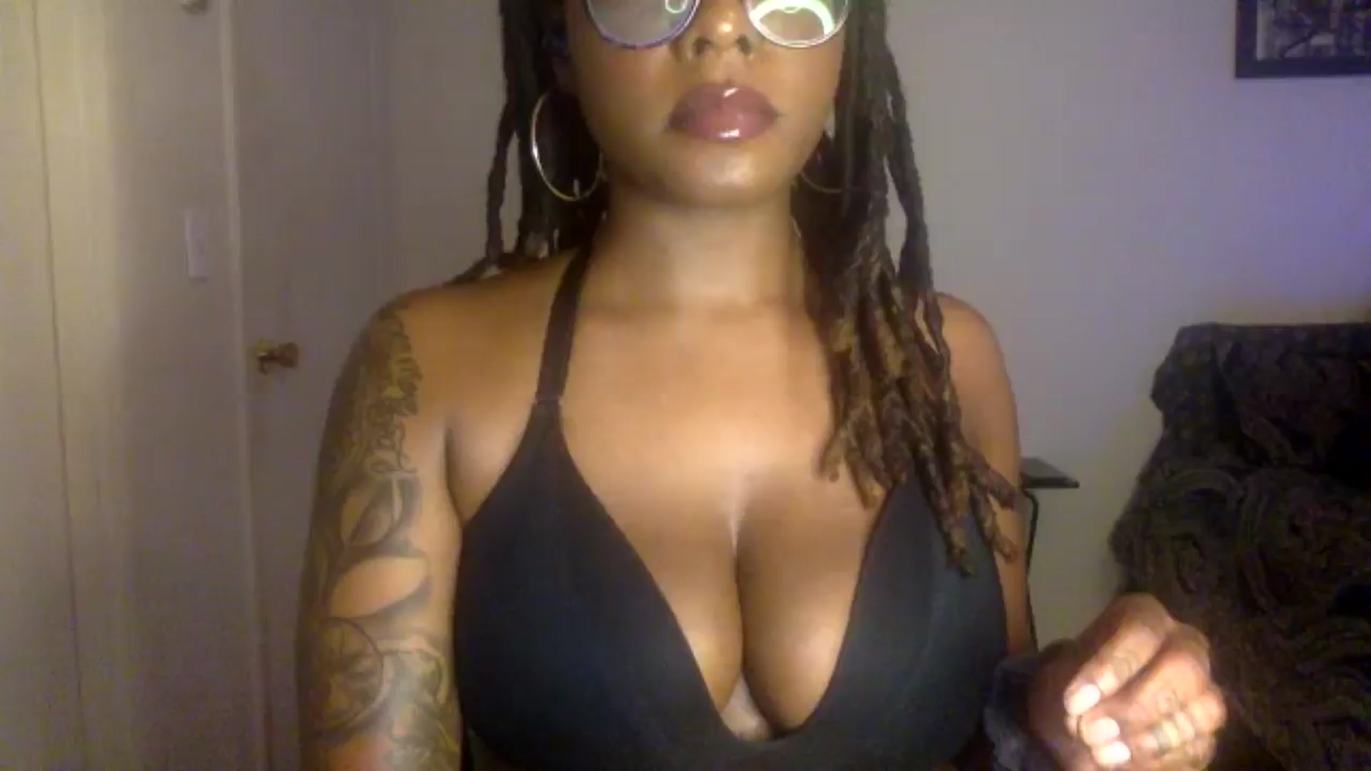Gallery image thumbnail from warmhoney888's myfreecams stream on, 08/19/2025, 10:47 image 13 of 20
