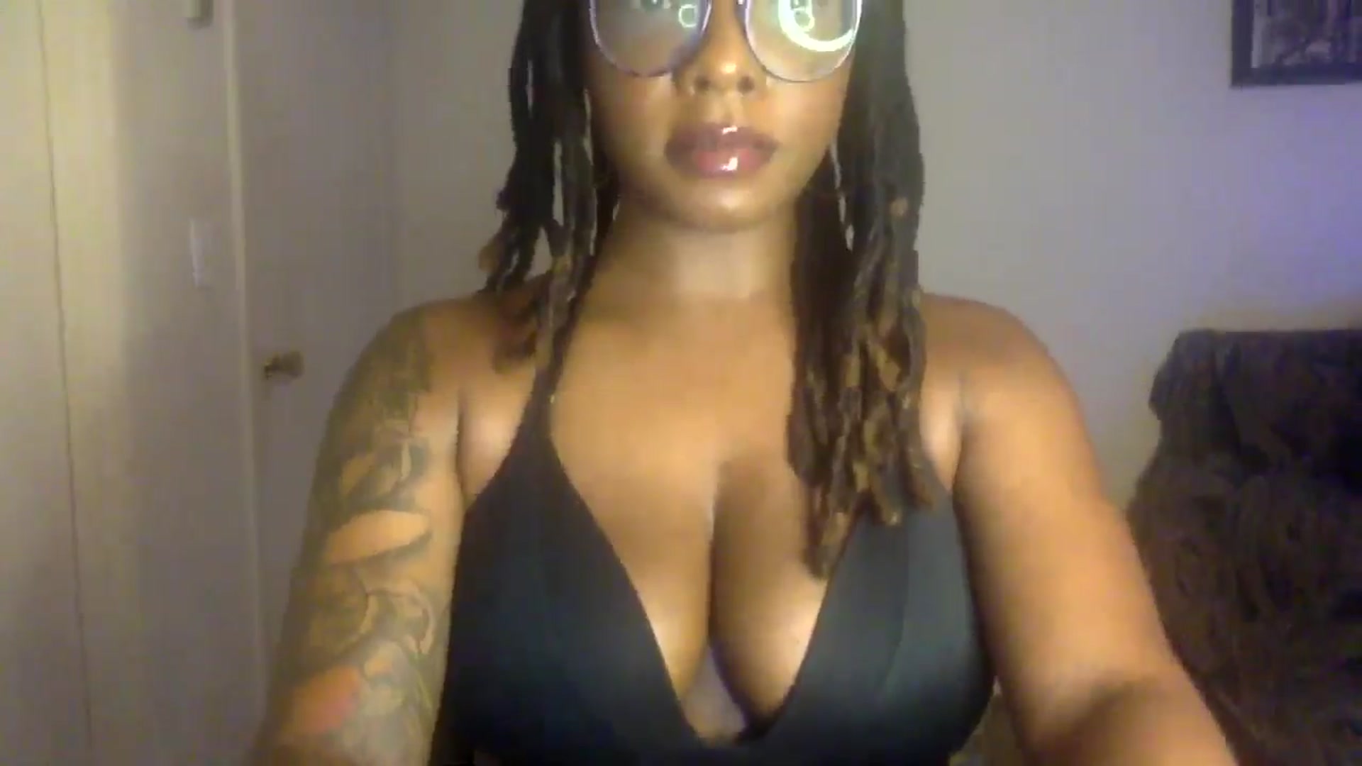 Gallery image thumbnail from warmhoney888's myfreecams stream on, 08/19/2025, 10:47 image 10 of 20
