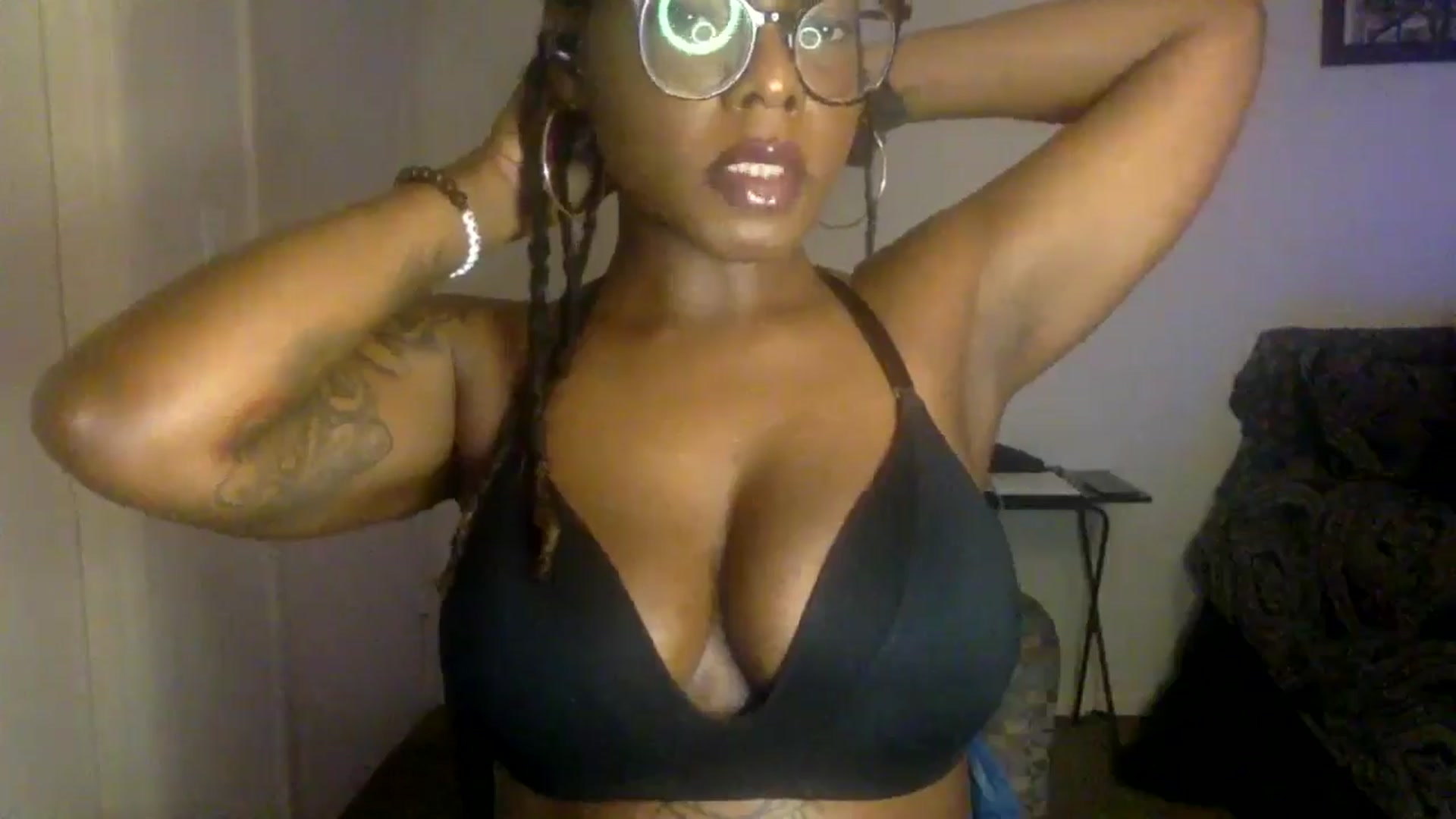 Gallery image thumbnail from warmhoney888's myfreecams stream on, 08/19/2025, 10:47 image 7 of 20
