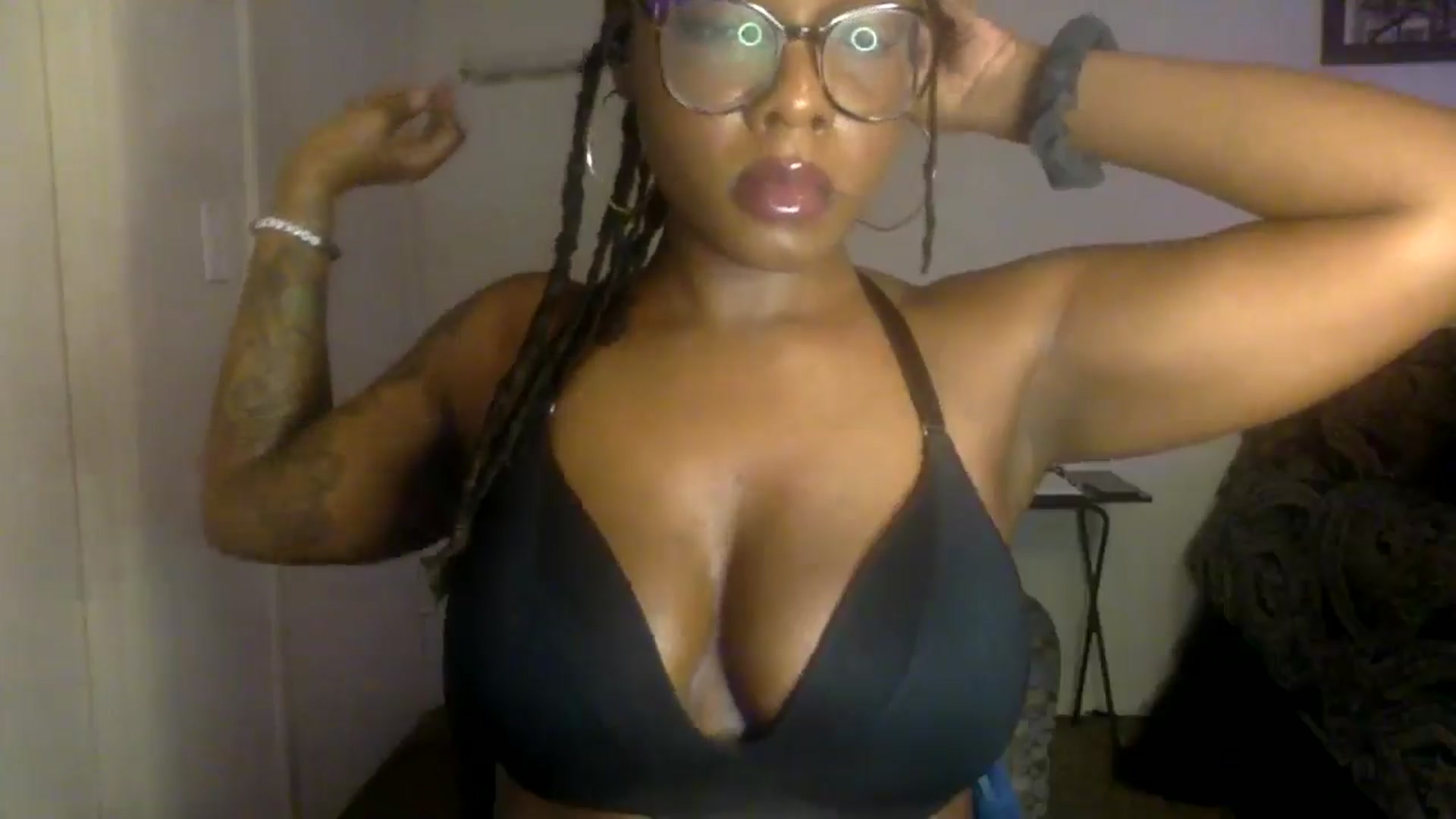 Gallery image thumbnail from warmhoney888's myfreecams stream on, 08/19/2025, 10:47 image 8 of 20