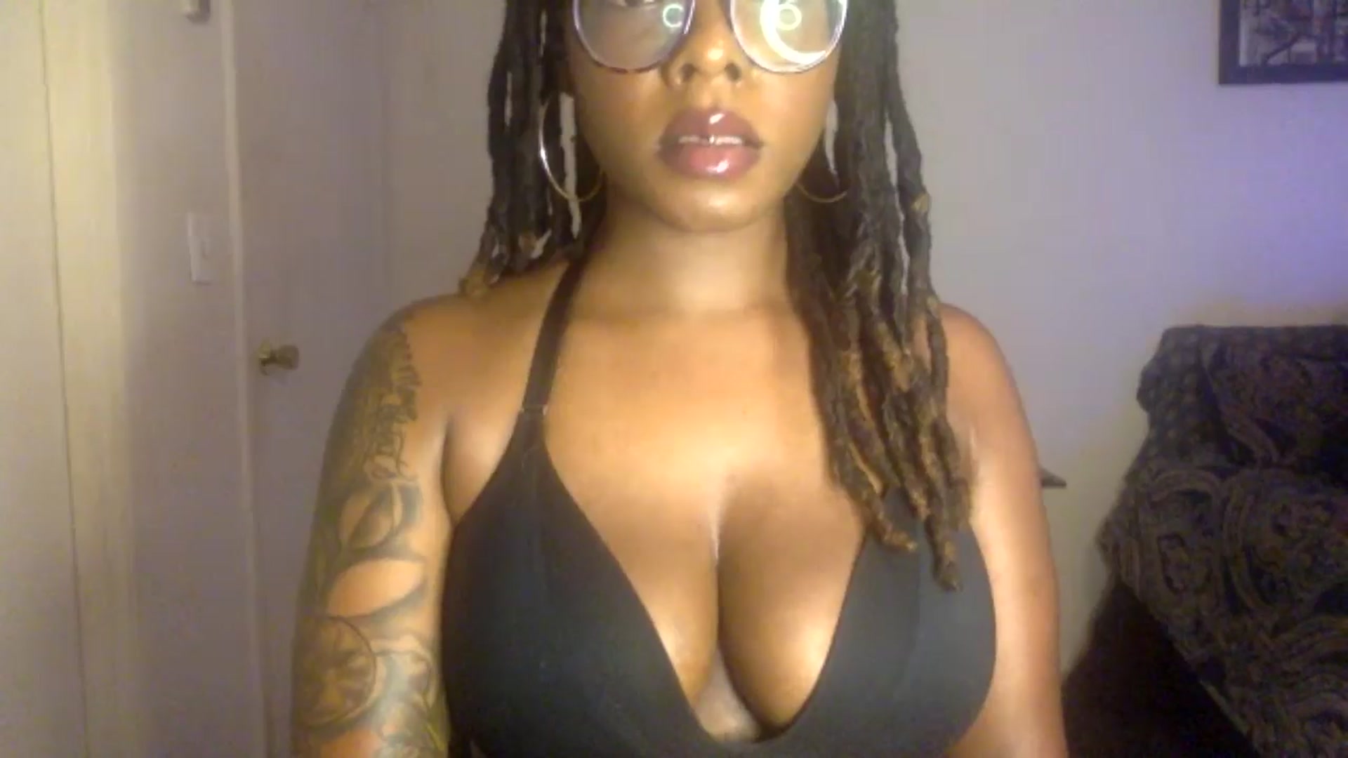 Gallery image thumbnail from warmhoney888's myfreecams stream on, 08/19/2025, 10:47 image 11 of 20