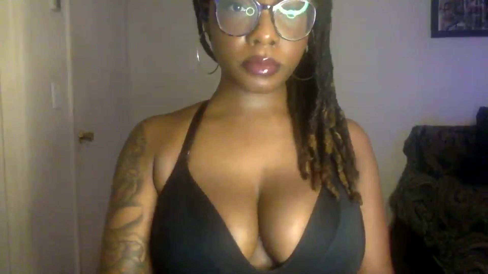 Gallery image thumbnail from warmhoney888's myfreecams stream on, 08/19/2025, 13:32 image 16 of 20