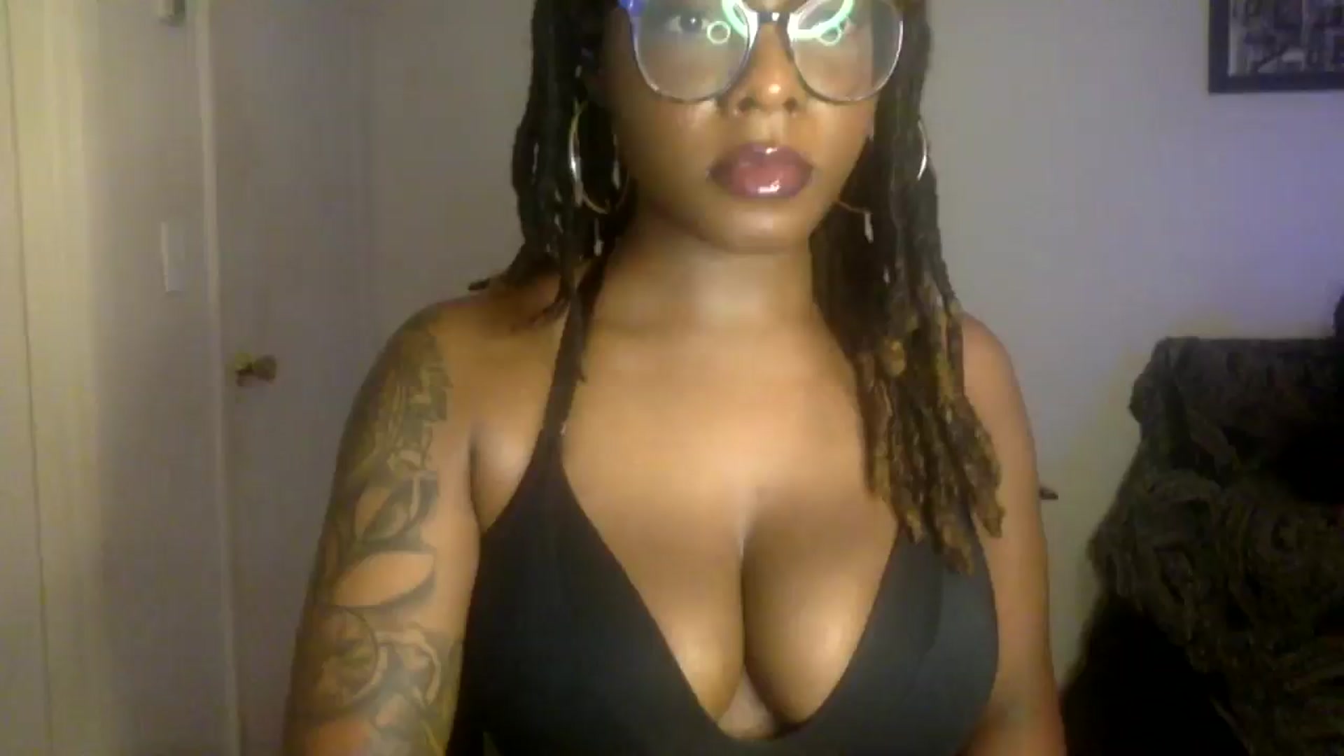 Gallery image thumbnail from warmhoney888's myfreecams stream on, 08/19/2025, 13:32 image 3 of 20