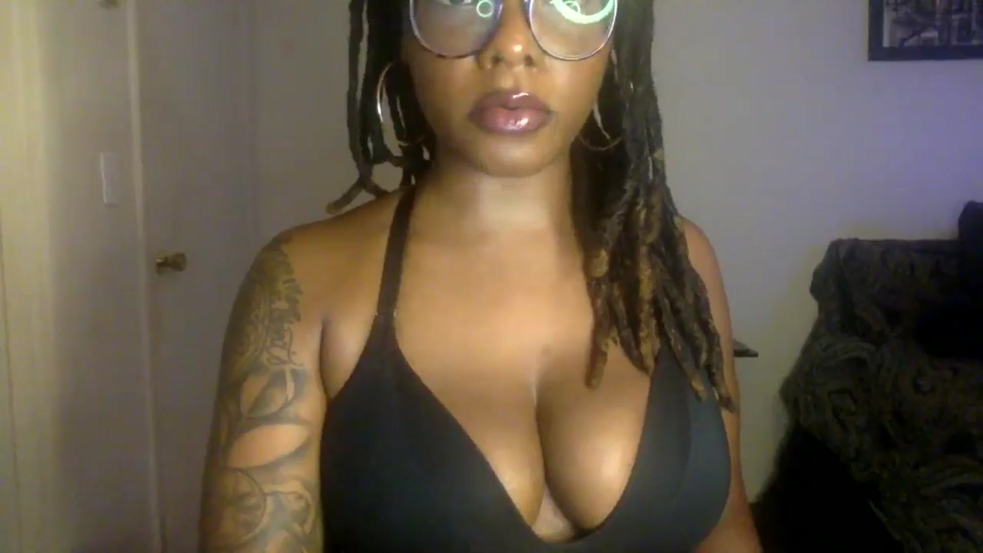 Gallery image thumbnail from warmhoney888's myfreecams stream on, 08/19/2025, 13:32 image 12 of 20