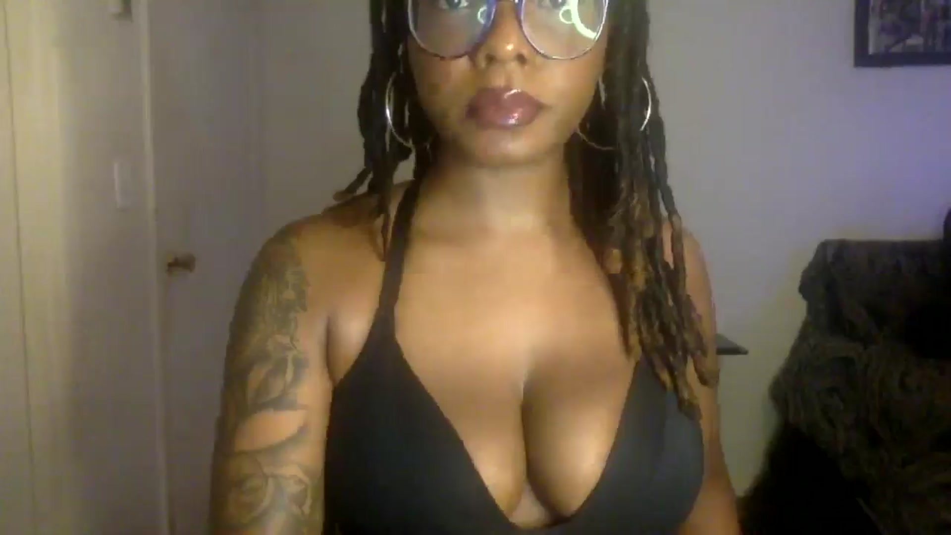 Gallery image thumbnail from warmhoney888's myfreecams stream on, 08/19/2025, 13:32 image 2 of 20