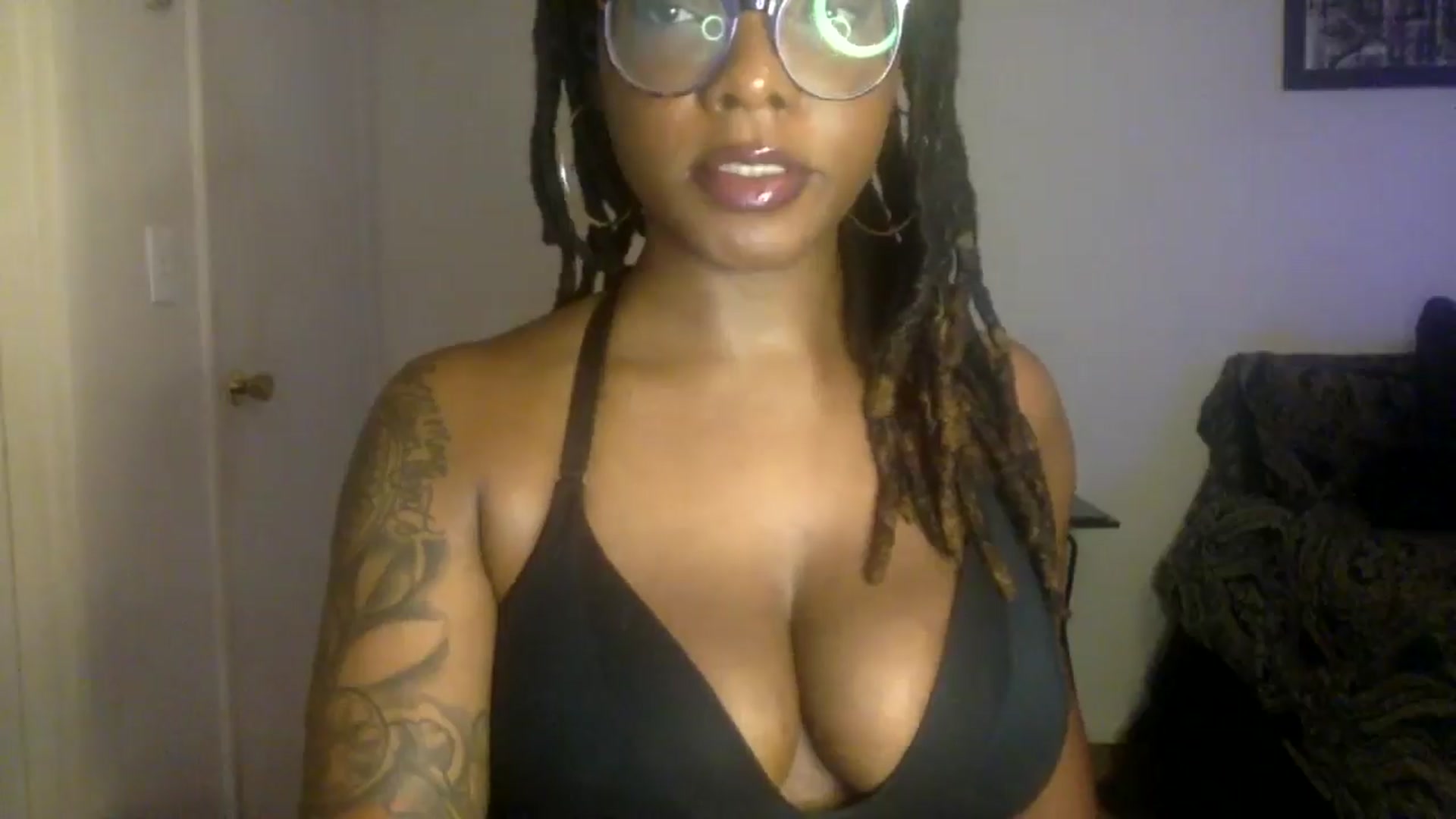 Gallery image thumbnail from warmhoney888's myfreecams stream on, 08/19/2025, 13:32 image 10 of 20