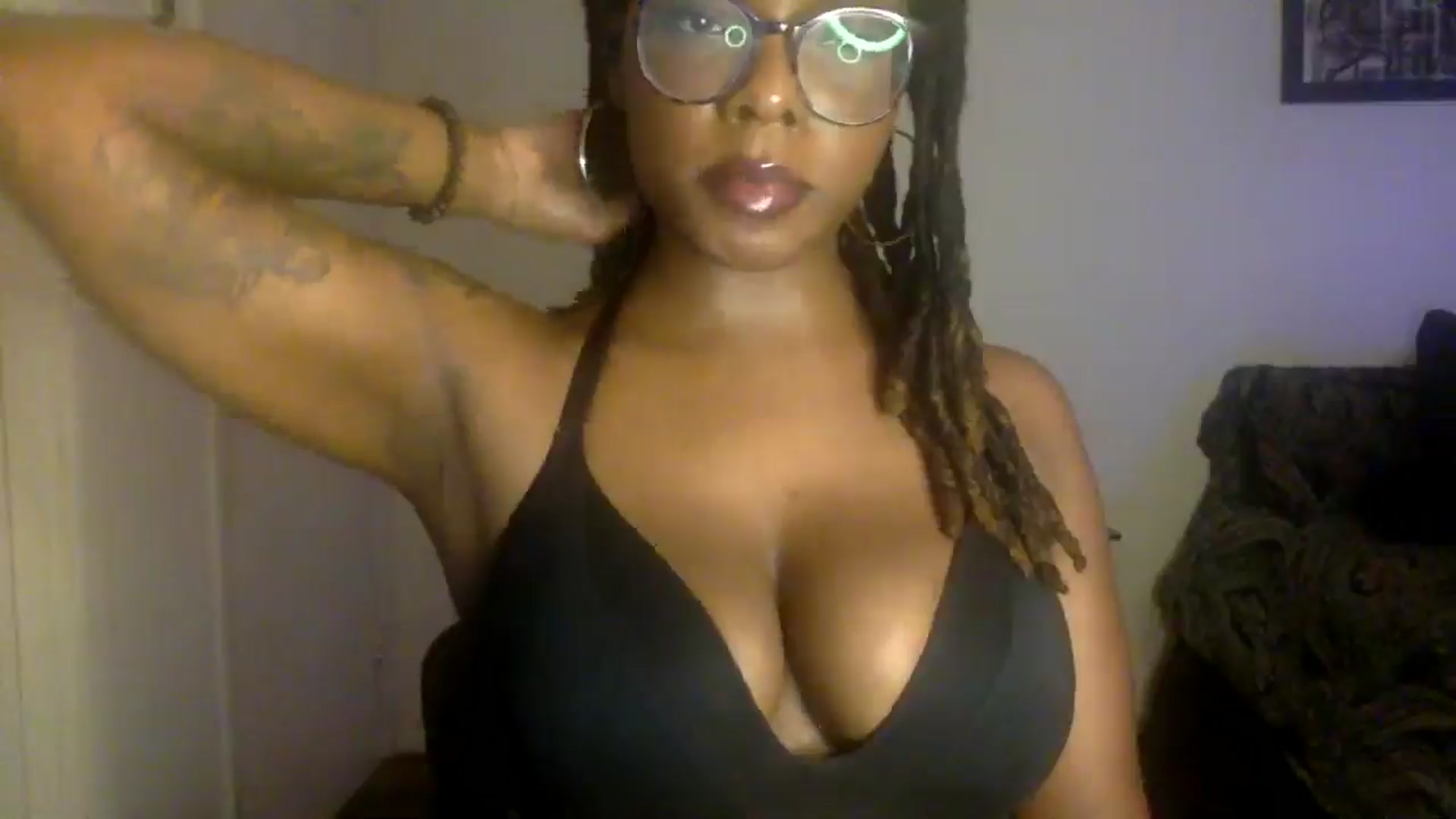Gallery image thumbnail from warmhoney888's myfreecams stream on, 08/19/2025, 13:32 image 6 of 20