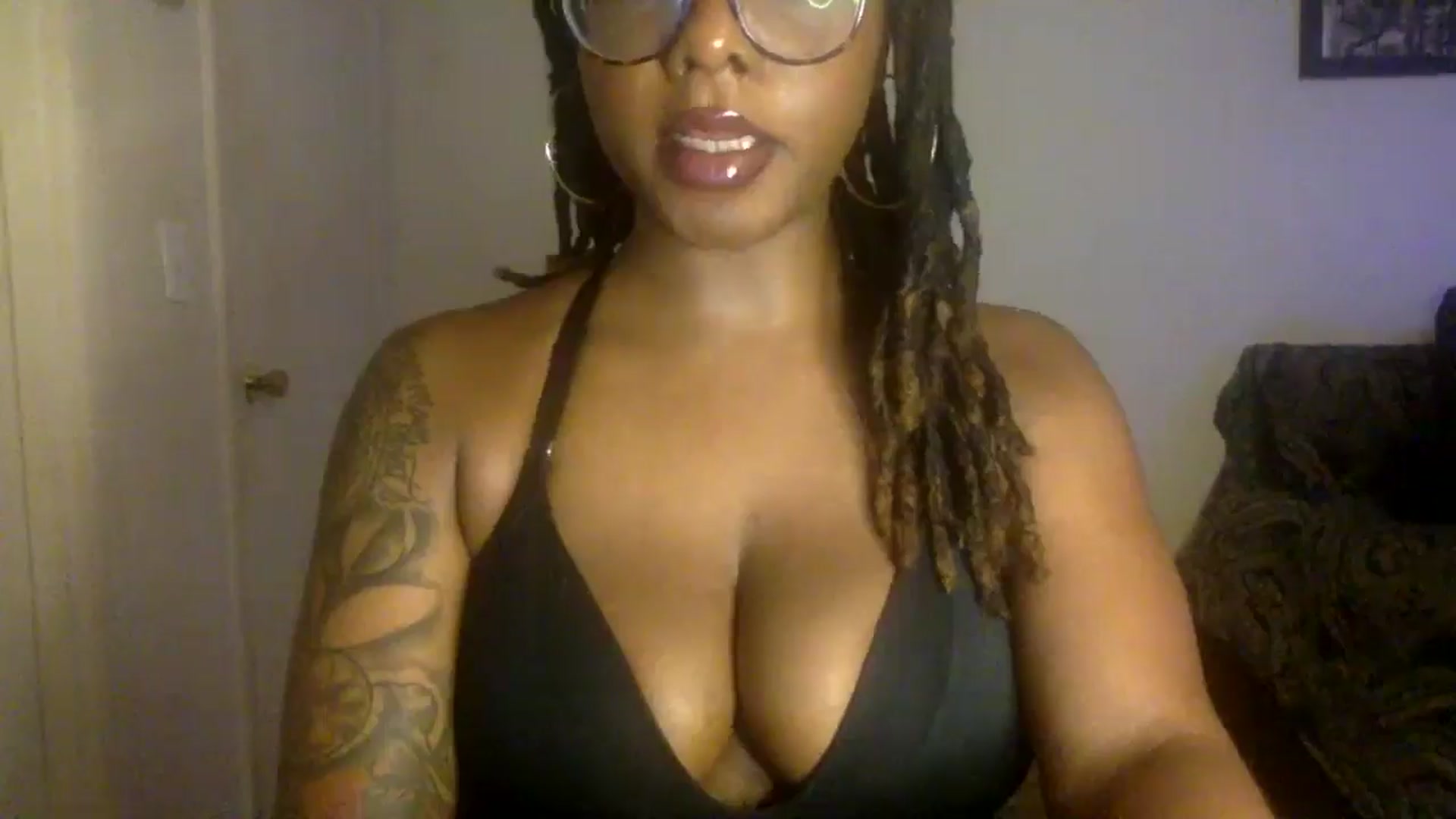 Gallery image thumbnail from warmhoney888's myfreecams stream on, 08/19/2025, 13:32 image 5 of 20