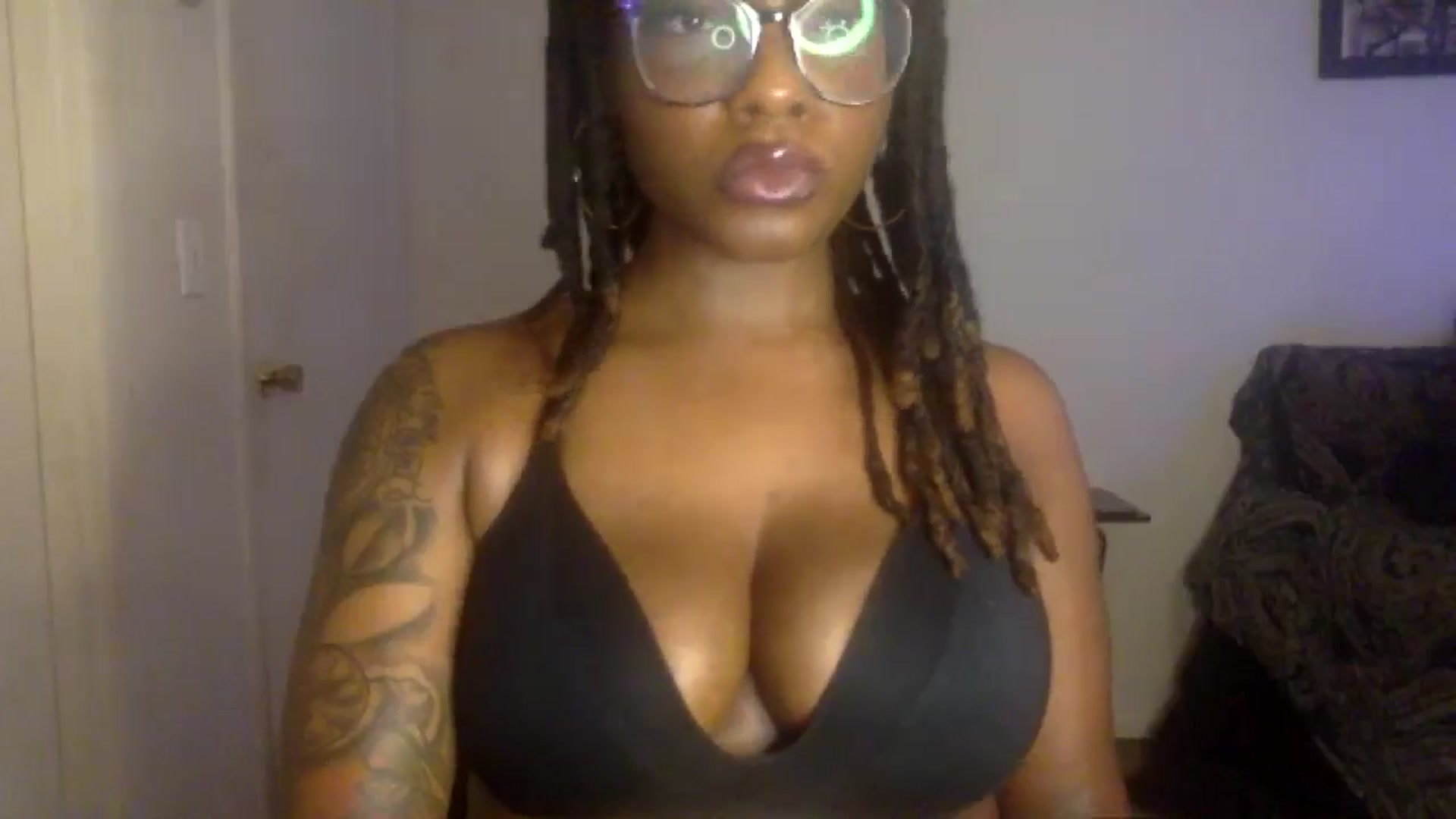 Gallery image thumbnail from warmhoney888's myfreecams stream on, 08/19/2025, 14:13 image 18 of 20
