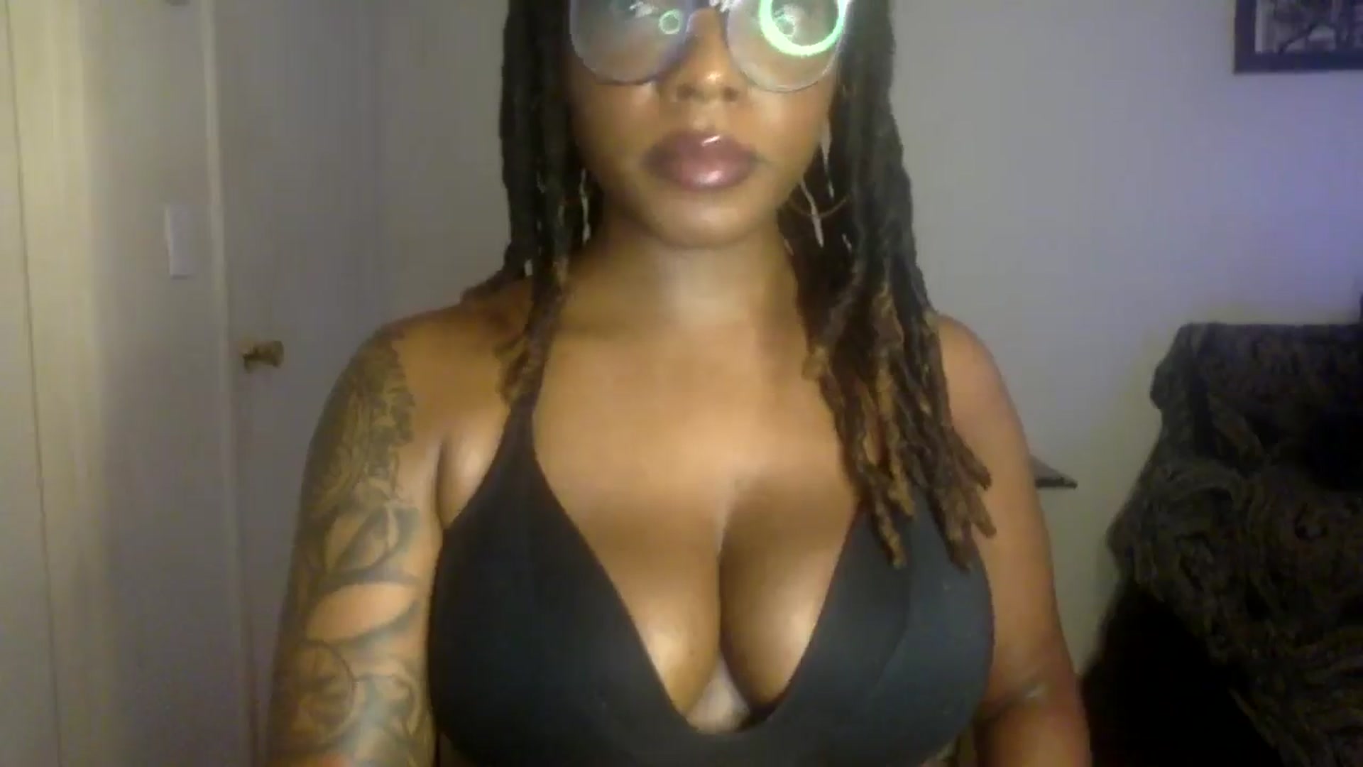 Gallery image thumbnail from warmhoney888's myfreecams stream on, 08/19/2025, 14:13 image 15 of 20