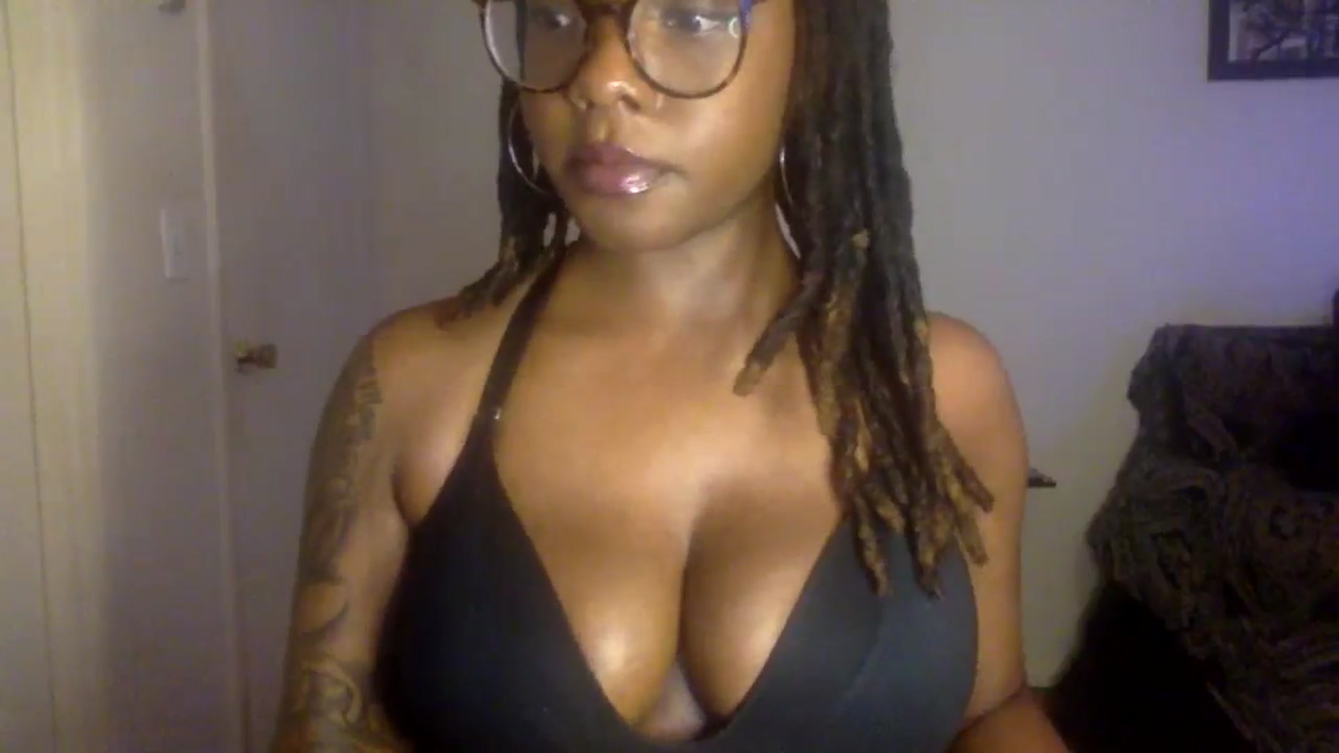 Gallery image thumbnail from warmhoney888's myfreecams stream on, 08/19/2025, 14:13 image 9 of 20