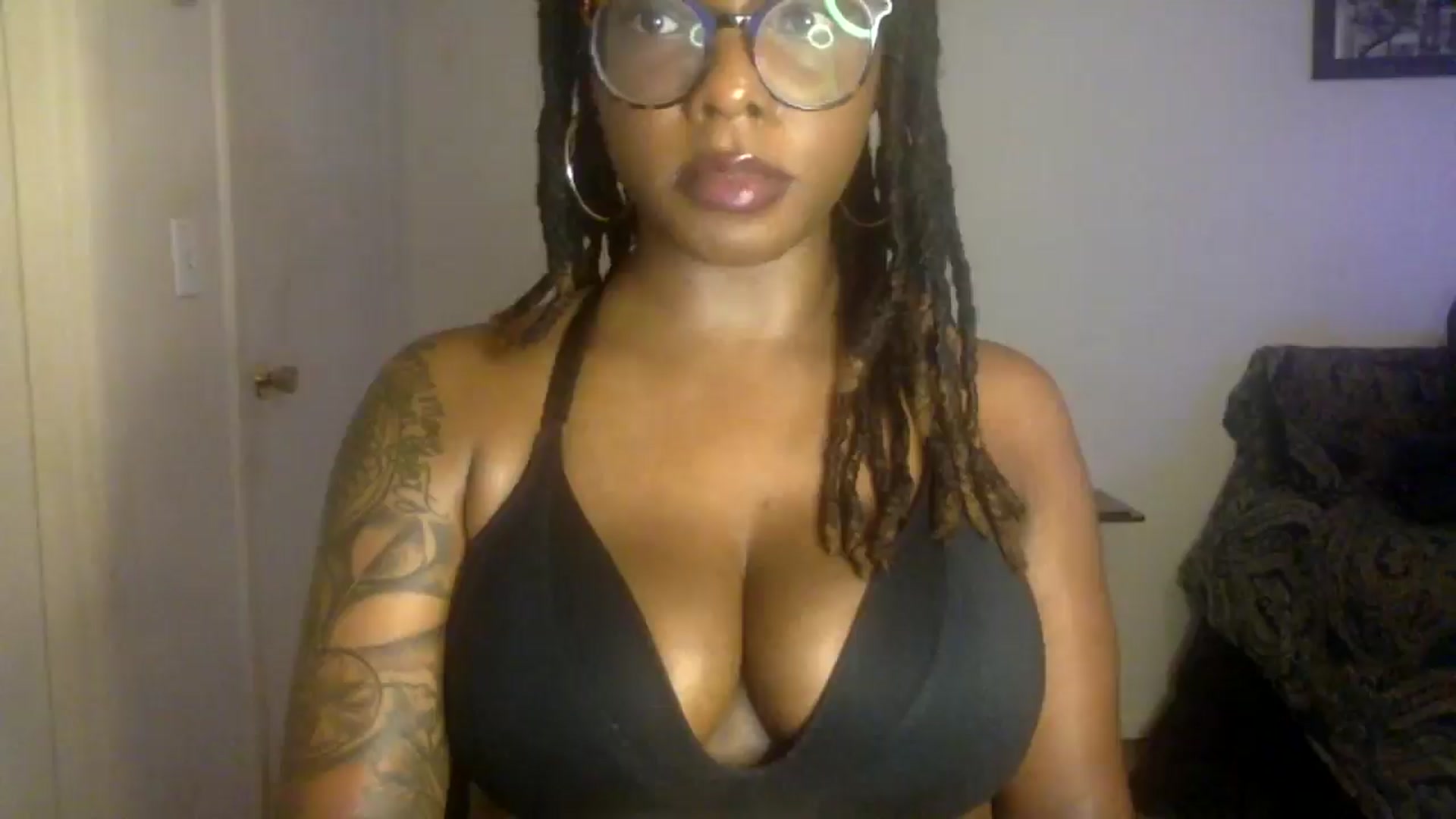 Gallery image thumbnail from warmhoney888's myfreecams stream on, 08/19/2025, 14:13 image 4 of 20