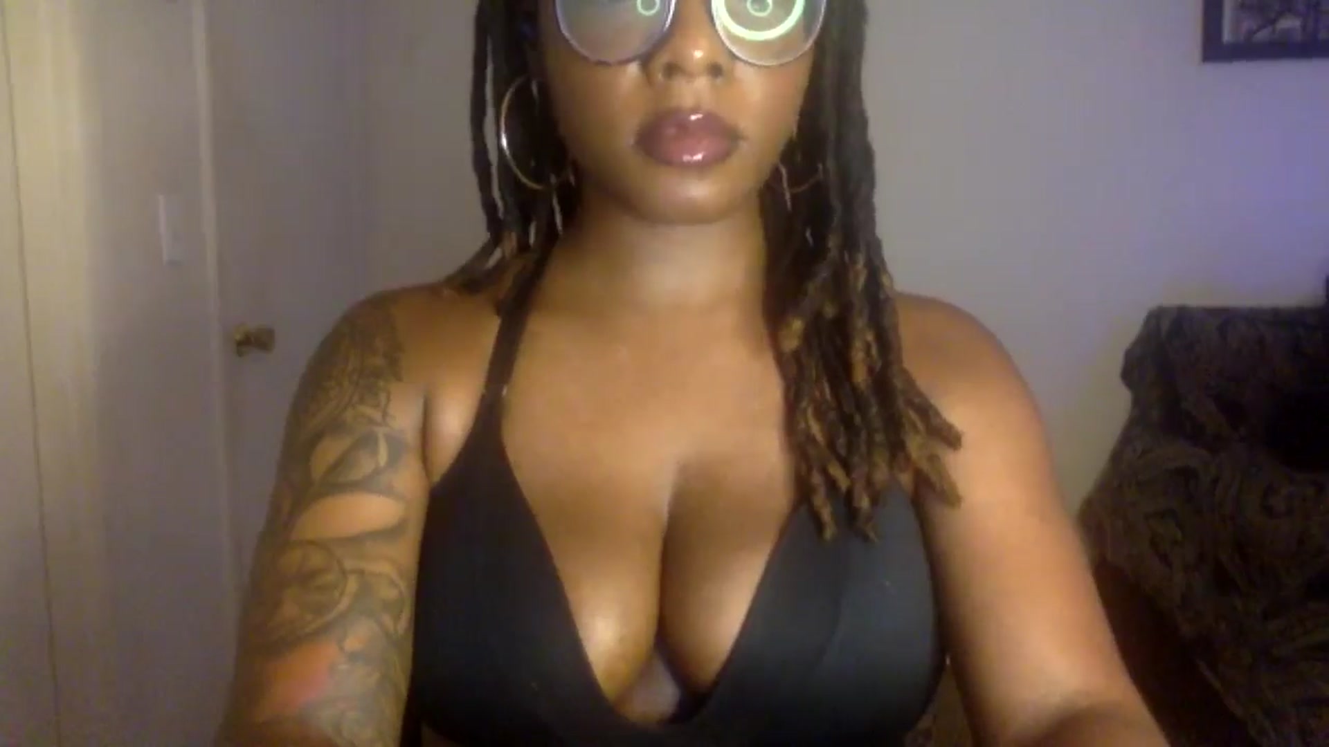 Gallery image thumbnail from warmhoney888's myfreecams stream on, 08/19/2025, 14:13 image 11 of 20