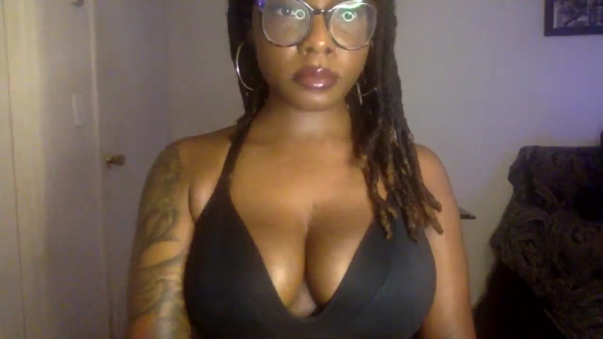 Gallery image thumbnail from warmhoney888's myfreecams stream on, 08/19/2025, 14:13 image 10 of 20