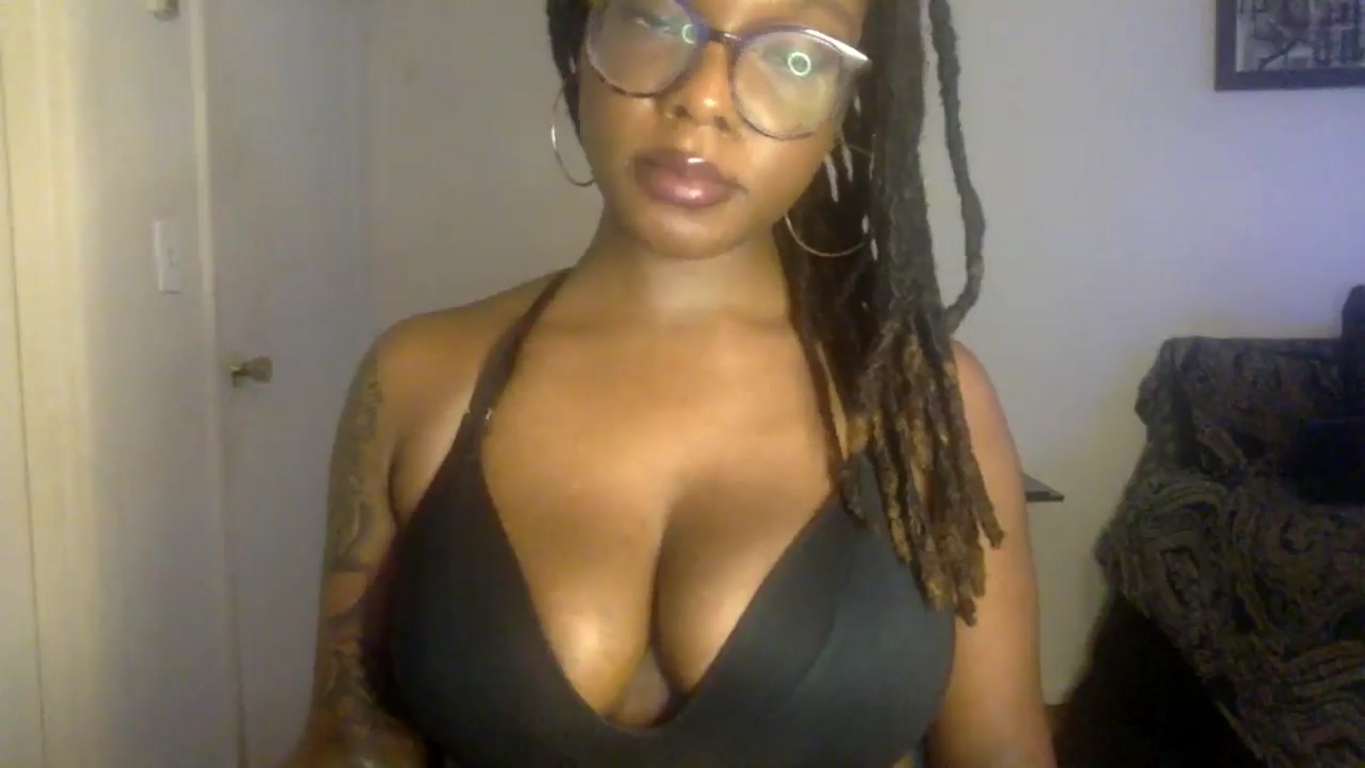 Gallery image thumbnail from warmhoney888's myfreecams stream on, 08/19/2025, 15:01 image 17 of 20