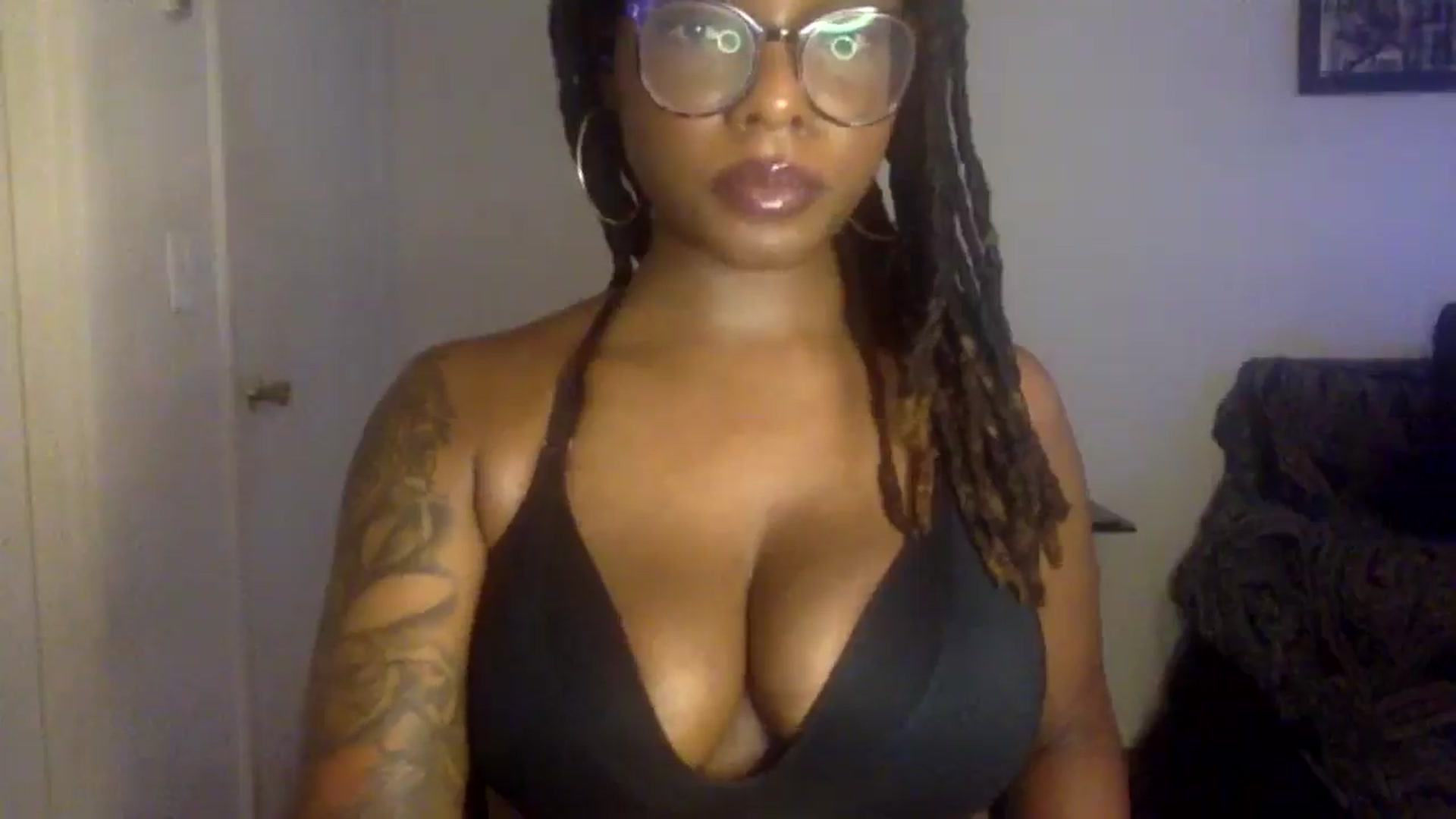 Gallery image thumbnail from warmhoney888's myfreecams stream on, 08/19/2025, 15:01 image 19 of 20