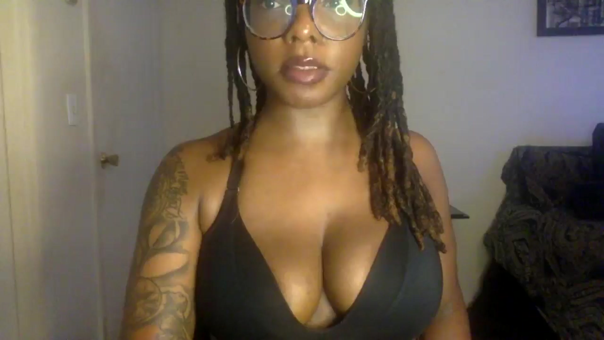 Gallery image thumbnail from warmhoney888's myfreecams stream on, 08/19/2025, 15:01 image 12 of 20