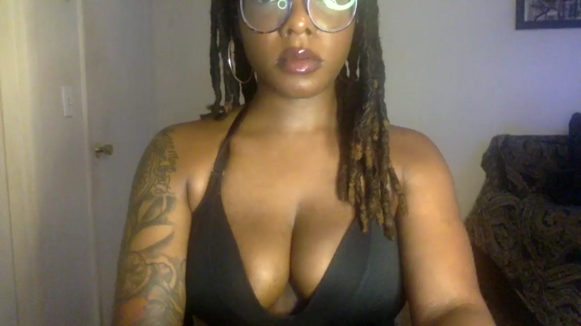 Gallery image thumbnail from warmhoney888's myfreecams stream on, 08/19/2025, 15:01 image 8 of 20