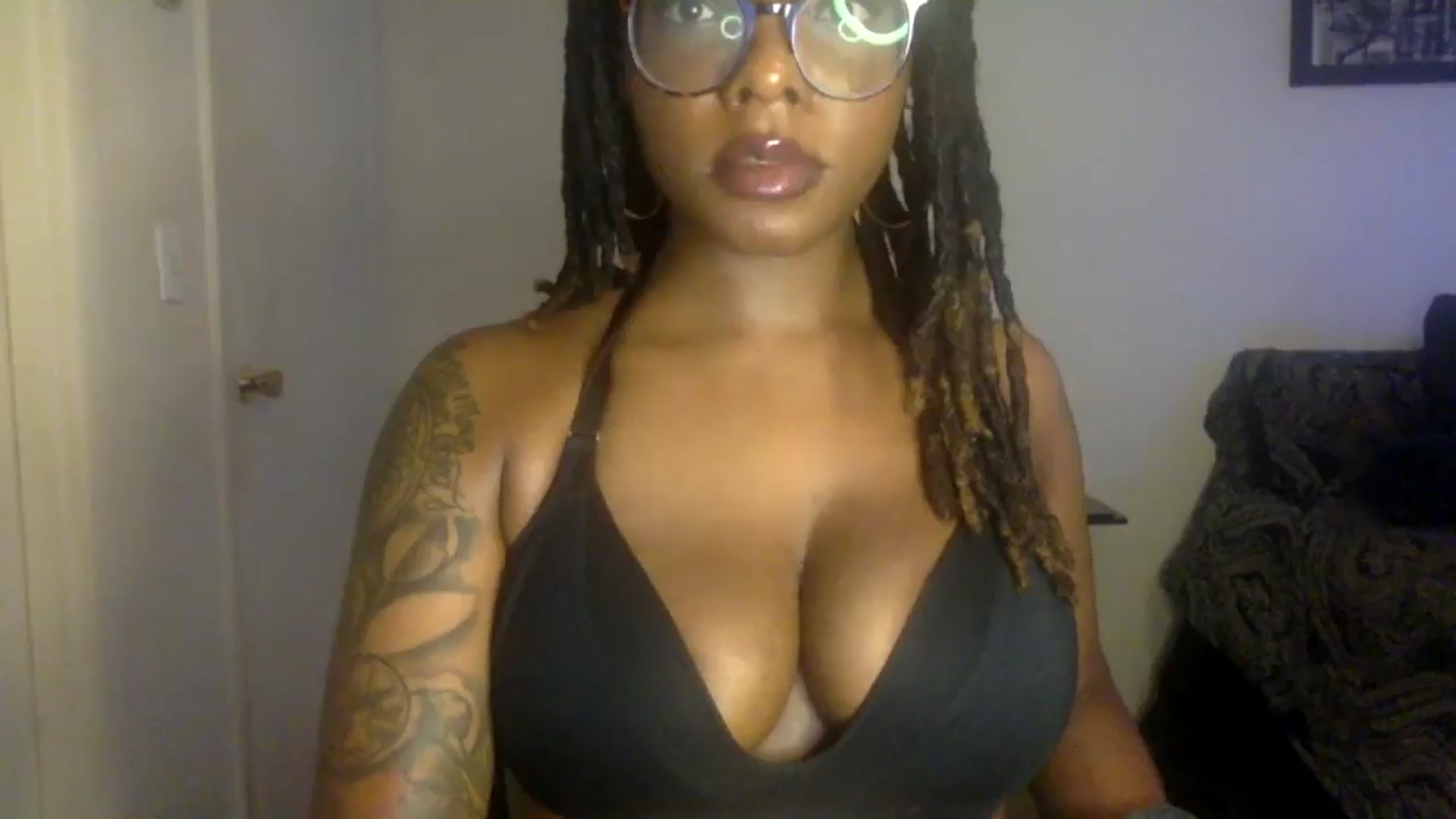 Gallery image thumbnail from warmhoney888's myfreecams stream on, 08/19/2025, 15:01 image 6 of 20