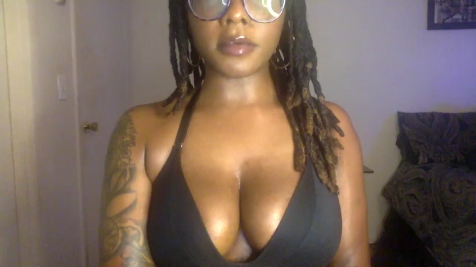 Gallery image thumbnail from warmhoney888's myfreecams stream on, 08/20/2025, 07:32 image 13 of 20