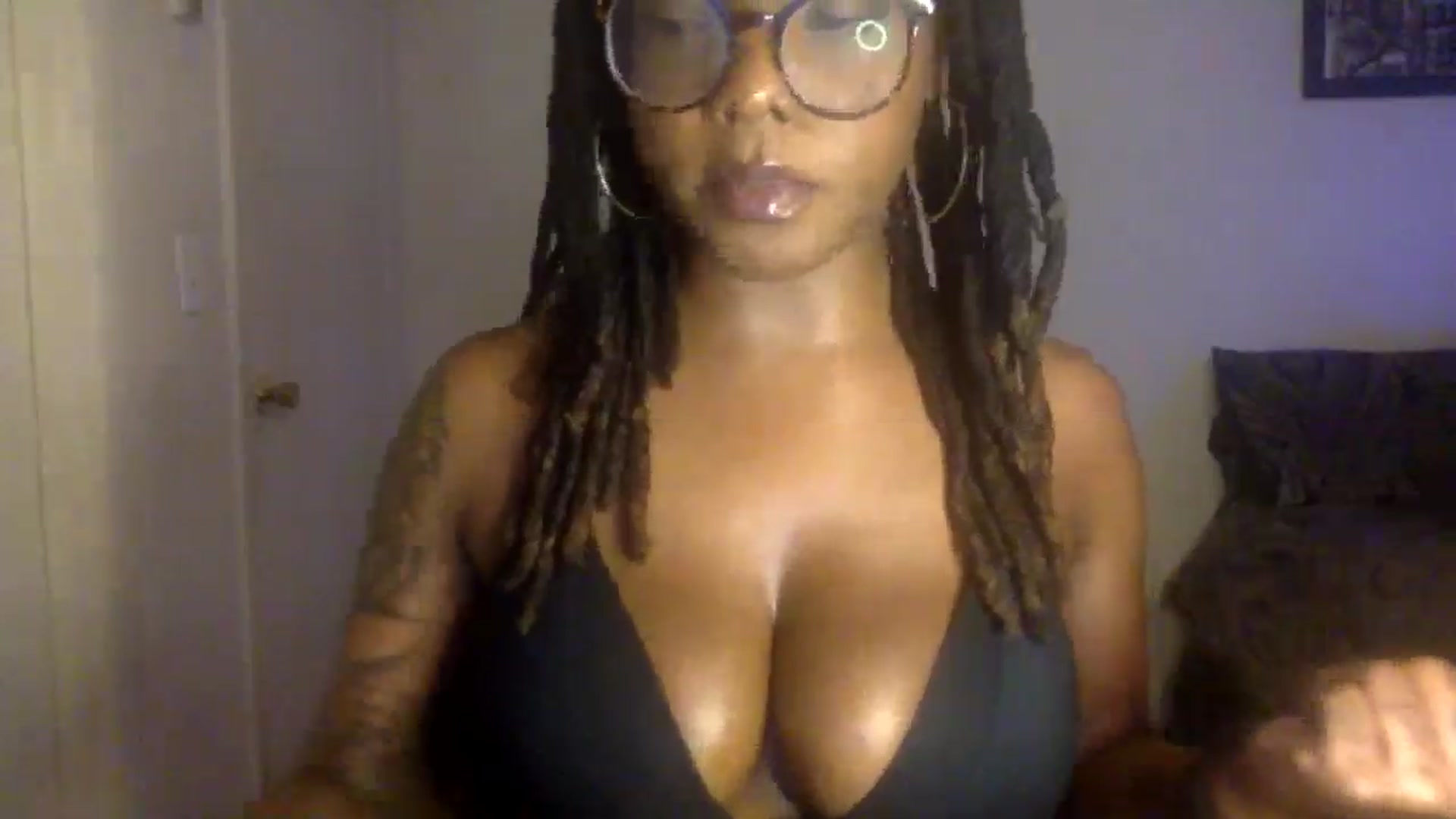 Gallery image thumbnail from warmhoney888's myfreecams stream on, 08/20/2025, 07:32 image 6 of 20