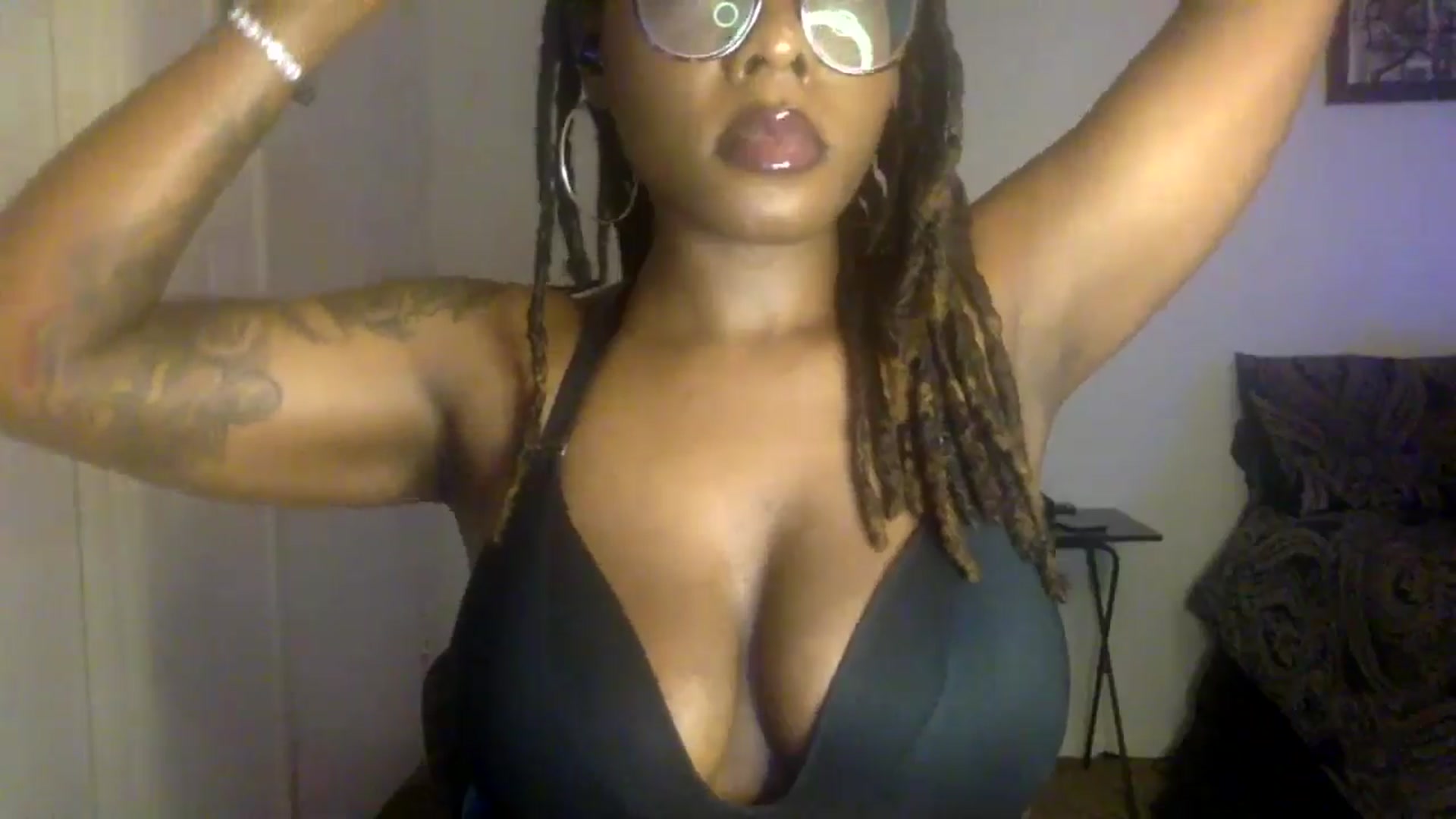 Gallery image thumbnail from warmhoney888's myfreecams stream on, 08/20/2025, 11:34 image 18 of 20