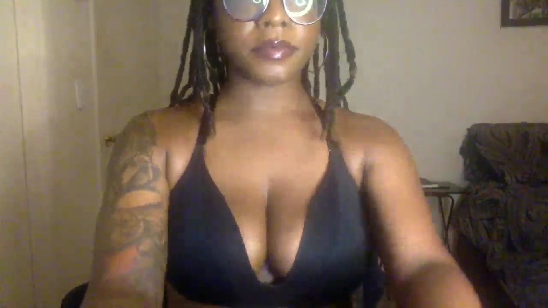 Gallery image thumbnail from warmhoney888's myfreecams stream on, 08/25/2025, 10:17 image 6 of 20