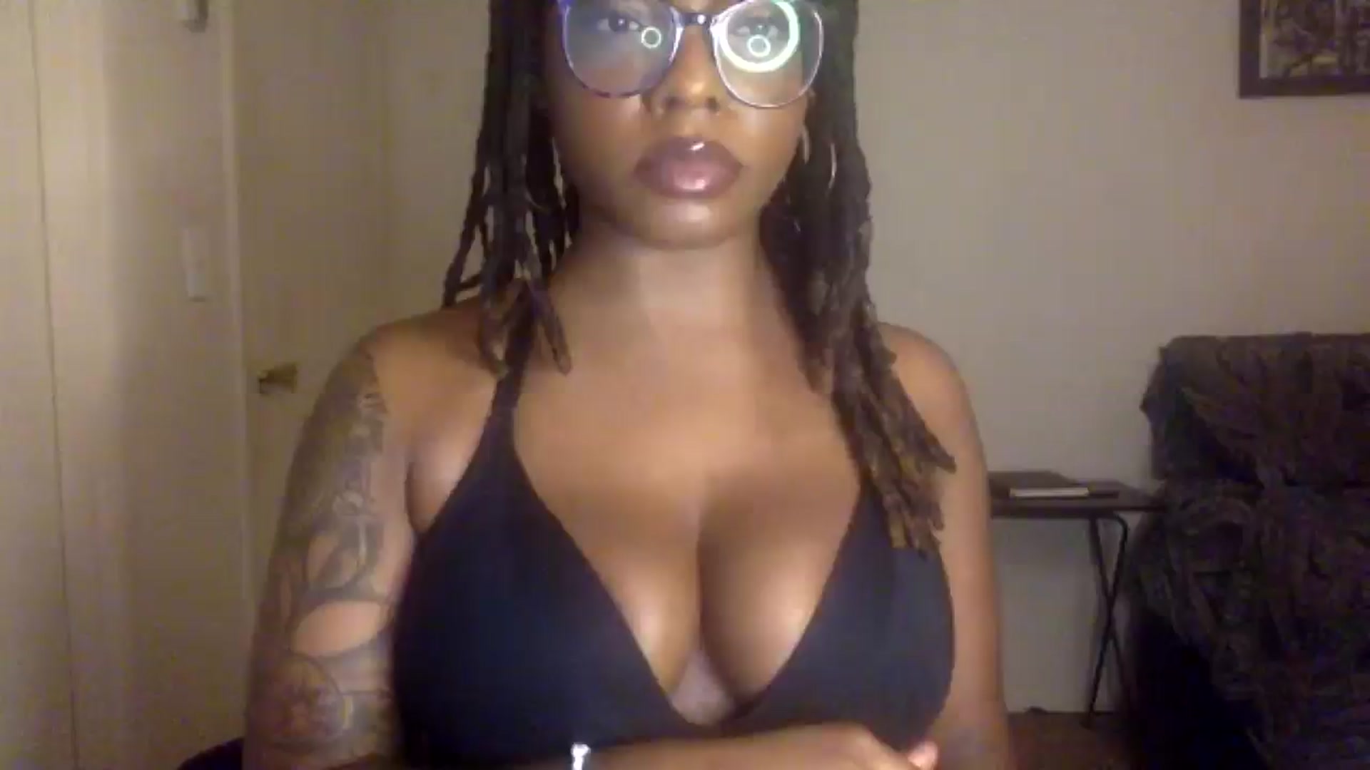 Gallery image thumbnail from warmhoney888's myfreecams stream on, 08/25/2025, 10:17 image 12 of 20