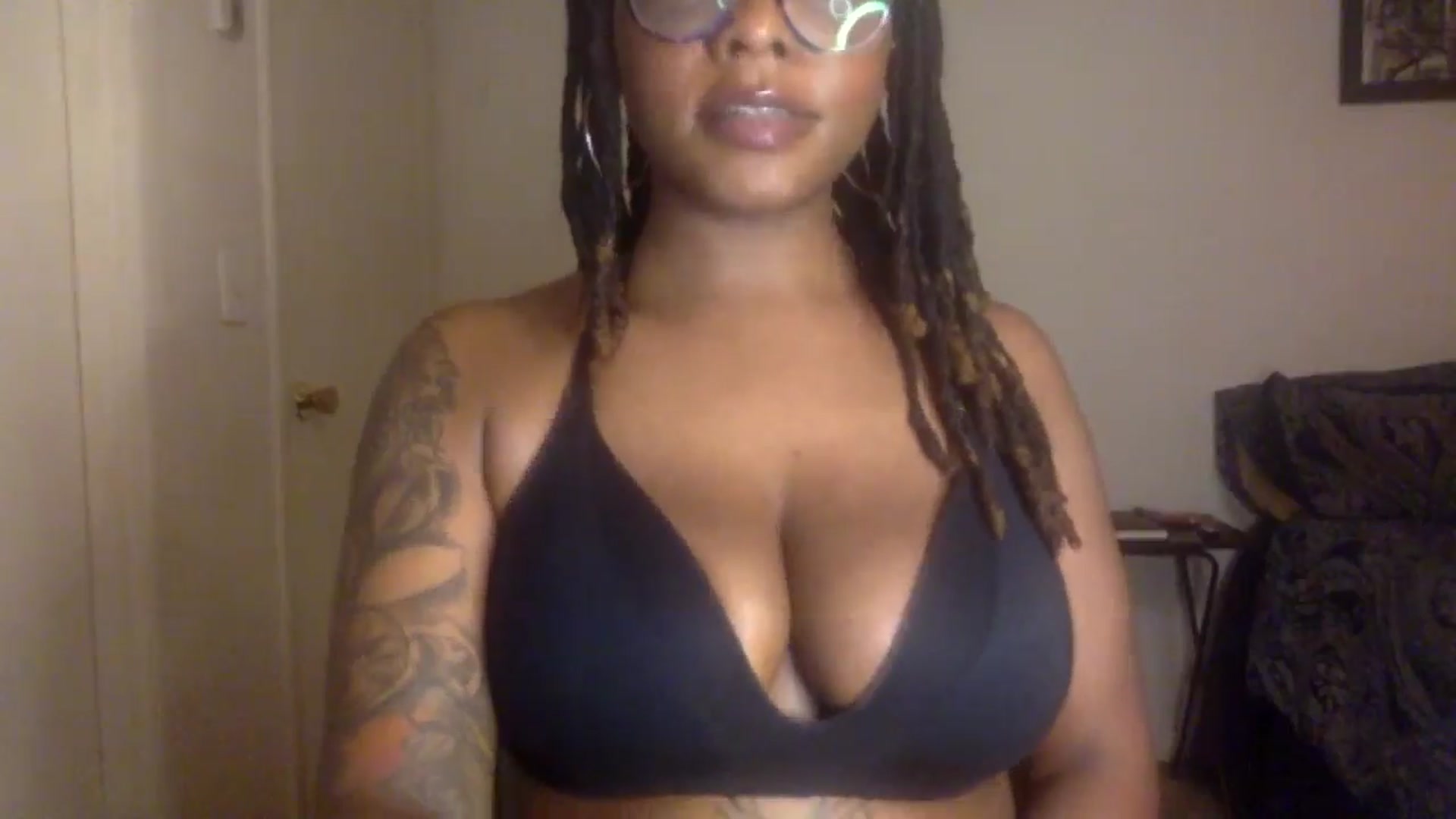 Gallery image thumbnail from warmhoney888's myfreecams stream on, 09/06/2025, 10:16 image 11 of 20