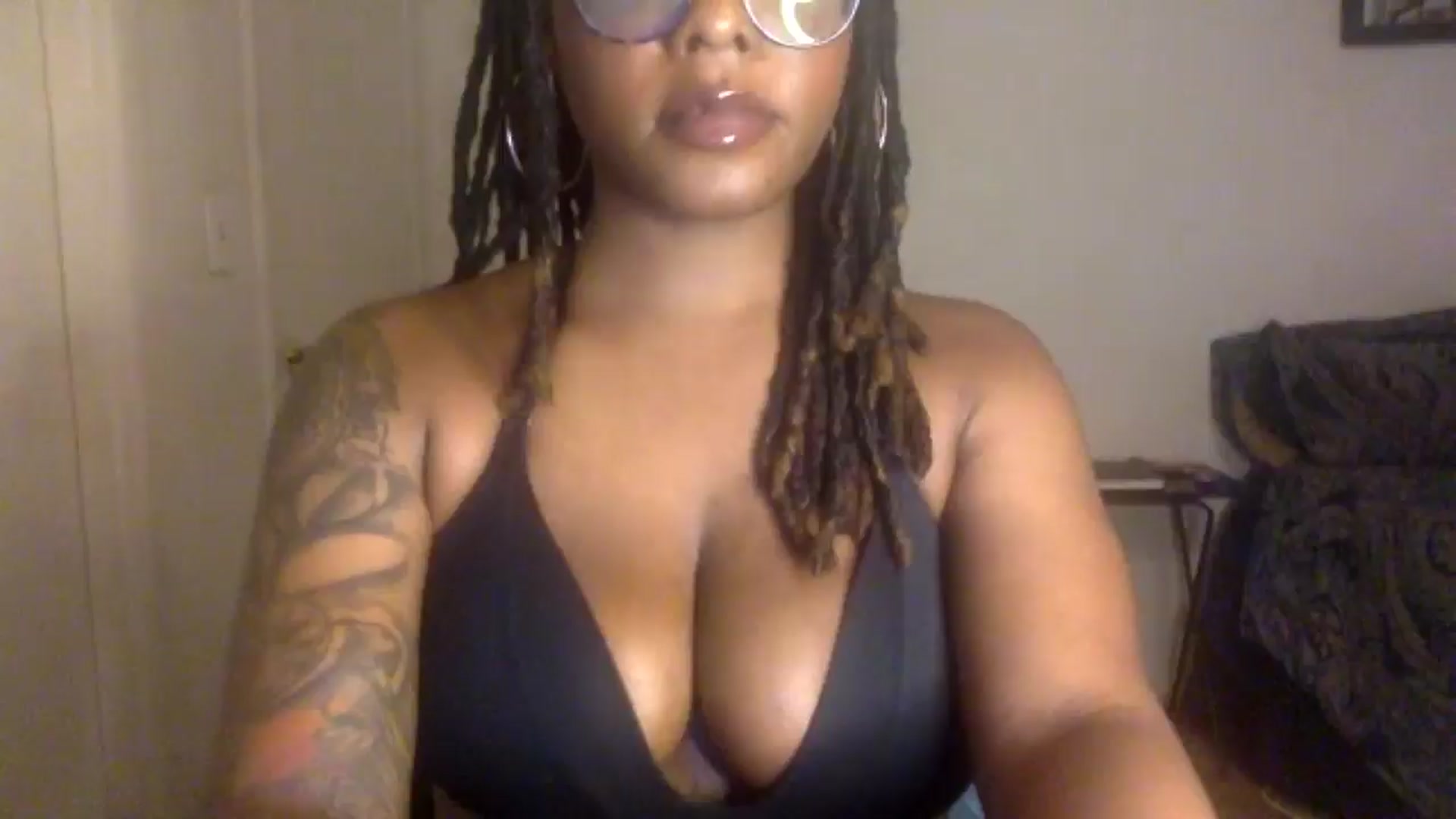 Gallery image thumbnail from warmhoney888's myfreecams stream on, 09/06/2025, 10:52 image 1 of 20