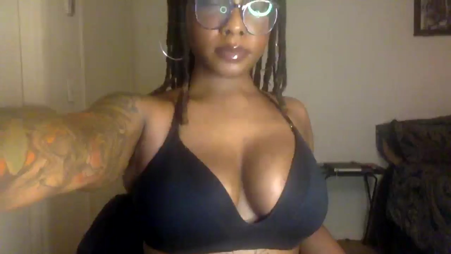 Gallery image thumbnail from warmhoney888's myfreecams stream on, 09/06/2025, 10:52 image 11 of 20