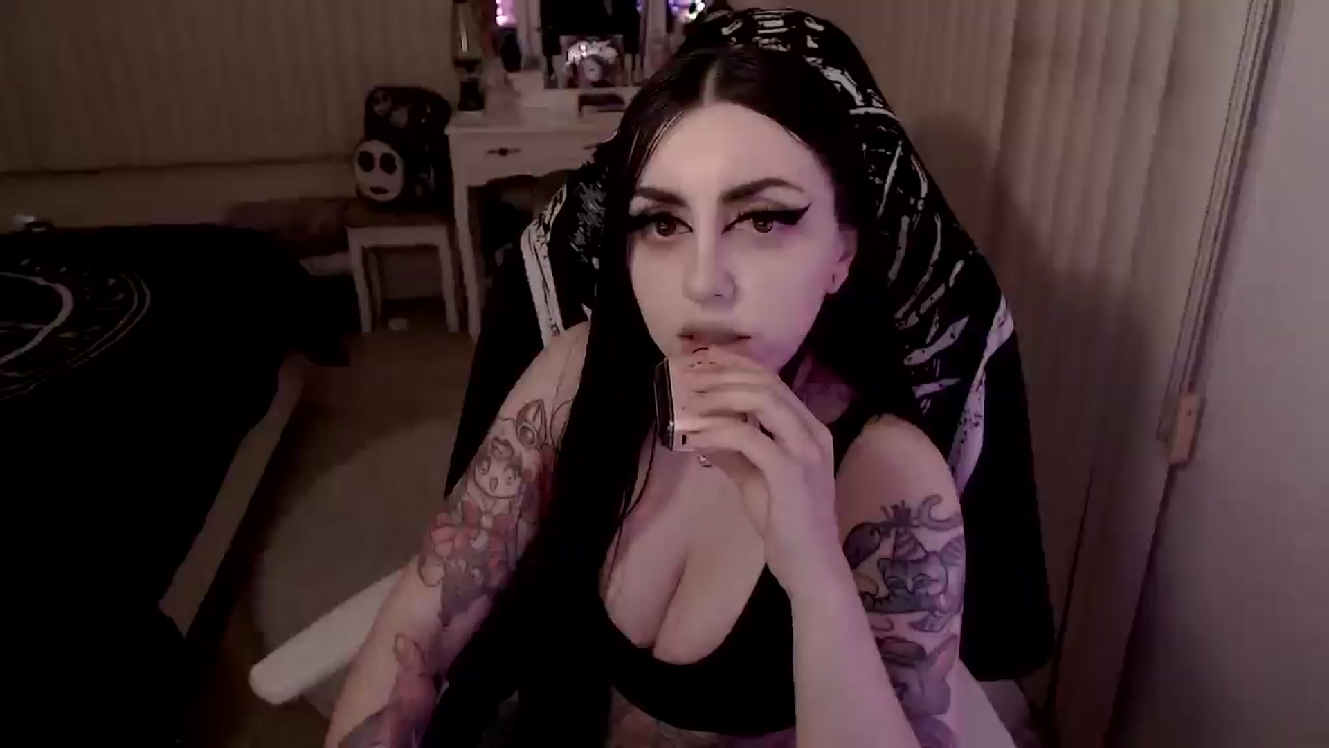 Gallery image thumbnail from wednesdaybae's myfreecams stream on, 03/07/2025, 08:17 image 15 of 20